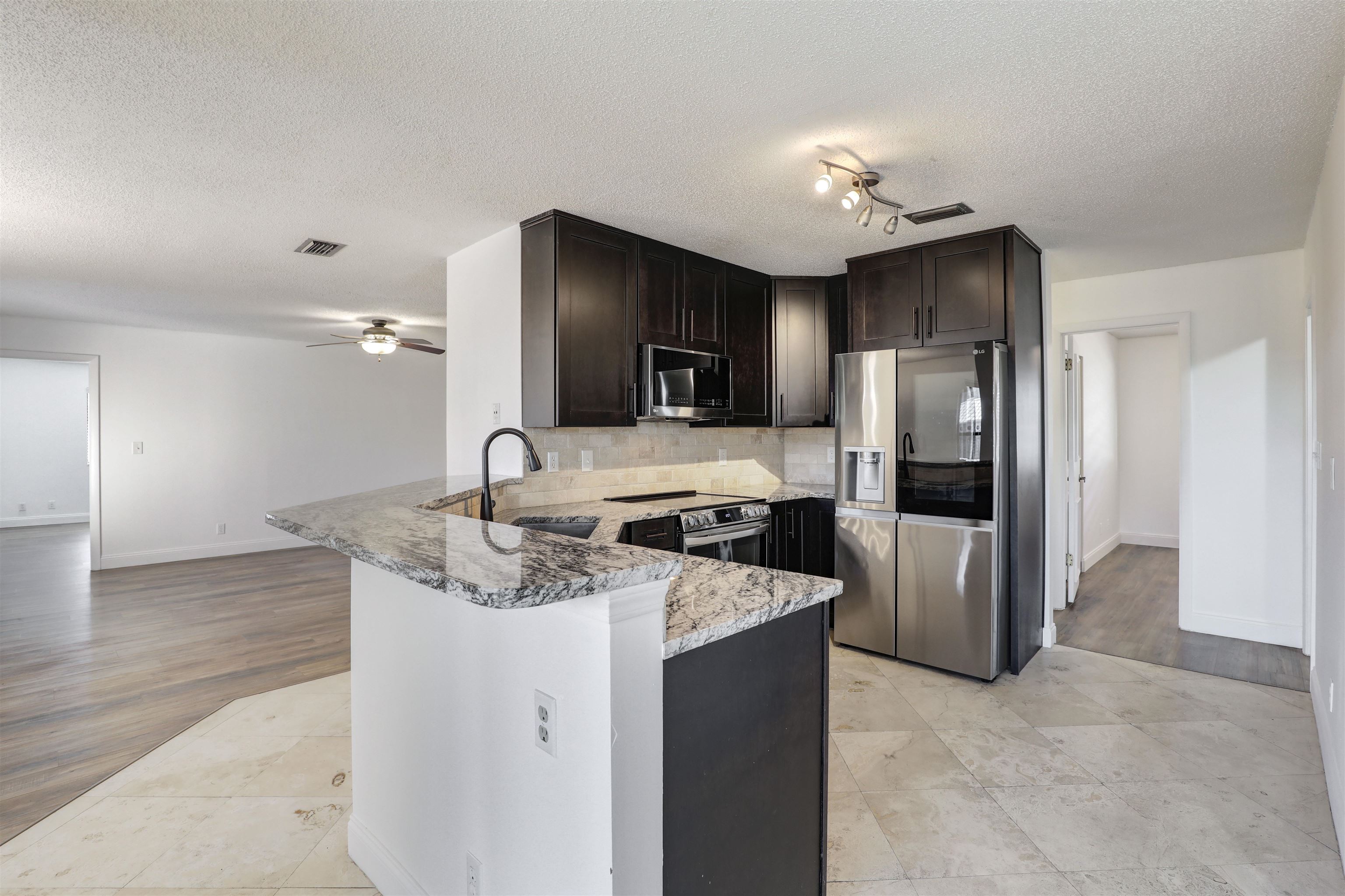 Image 3 of 45 For 111 Lobelia Rd