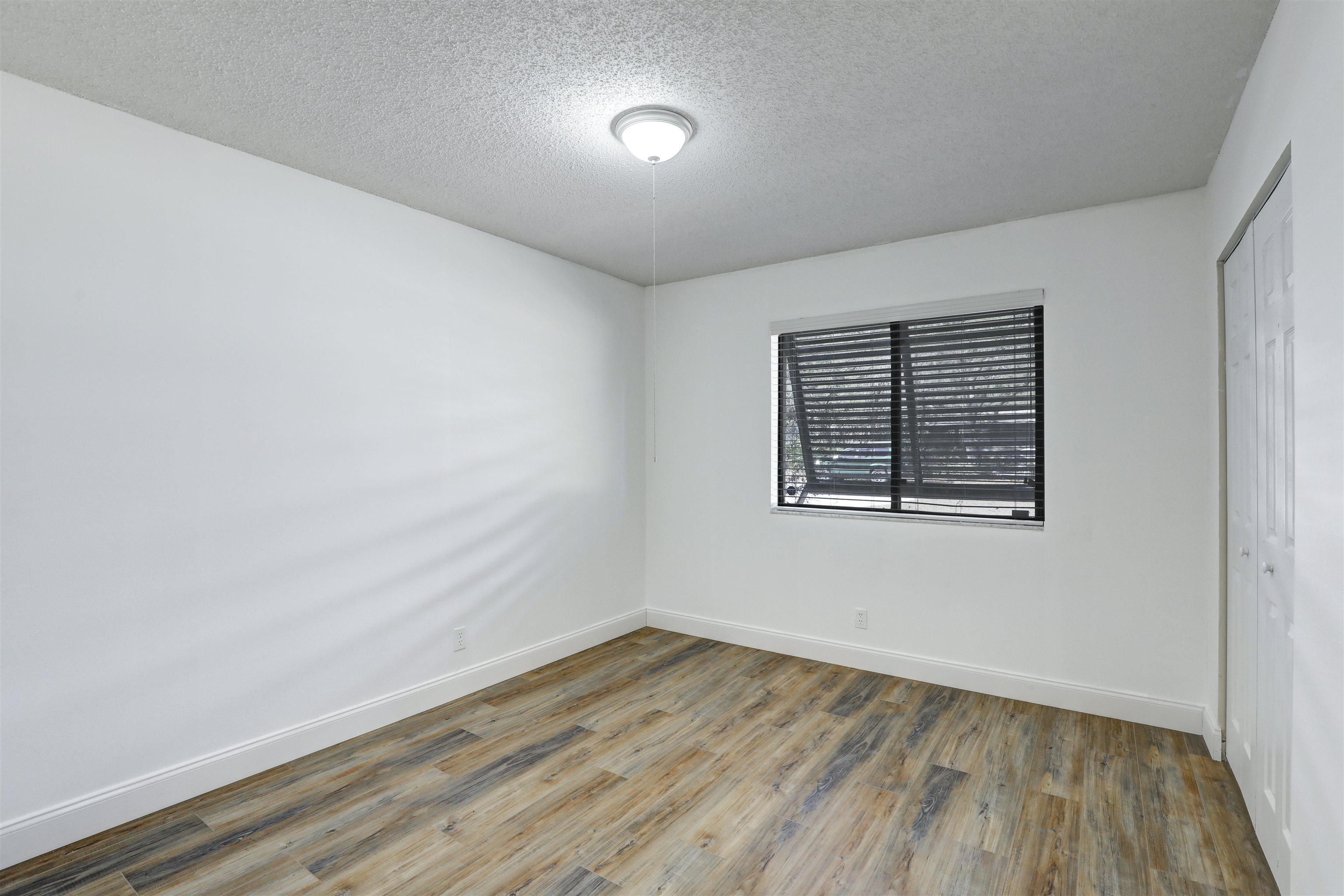 Image 32 of 45 For 111 Lobelia Rd