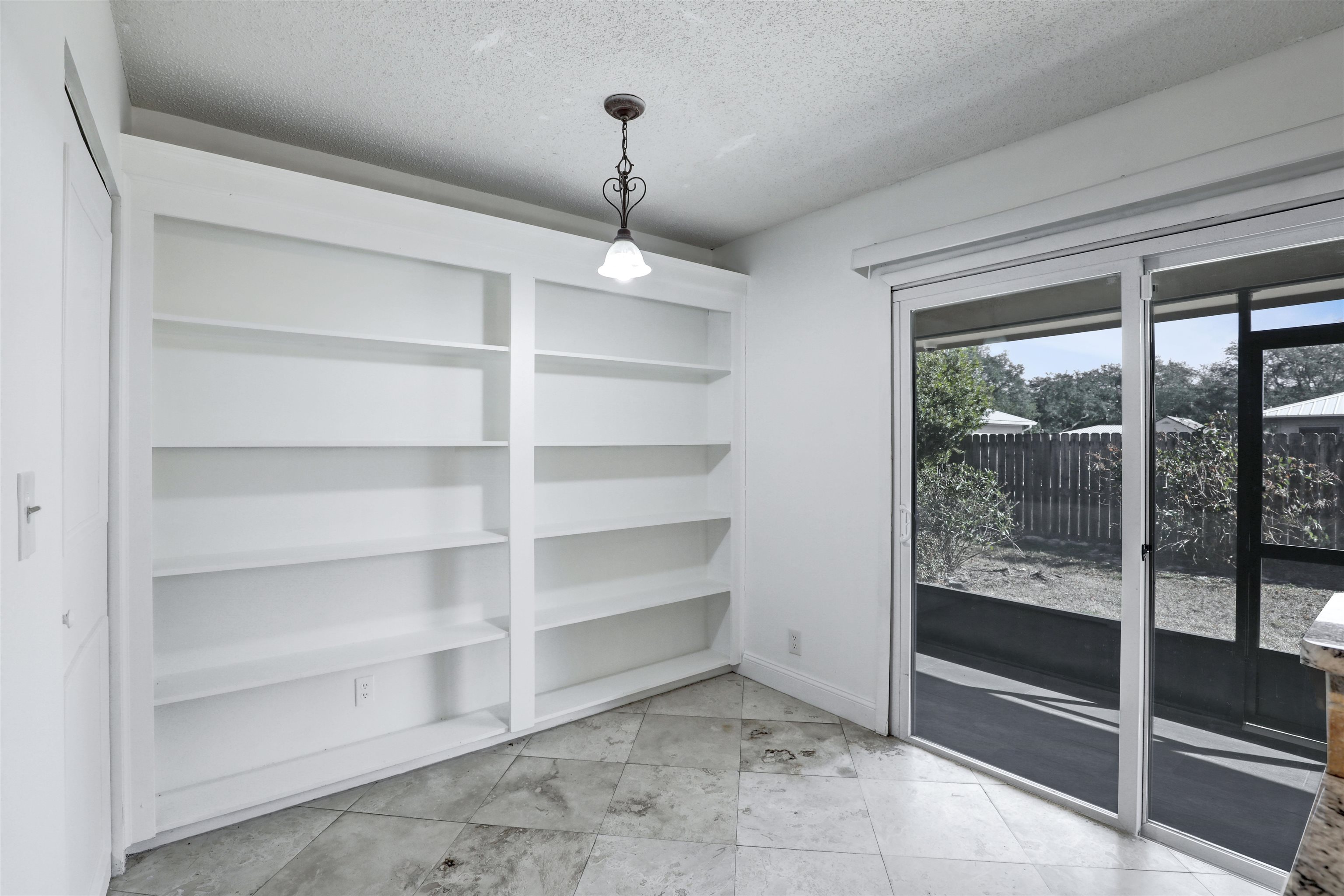 Image 5 of 45 For 111 Lobelia Rd