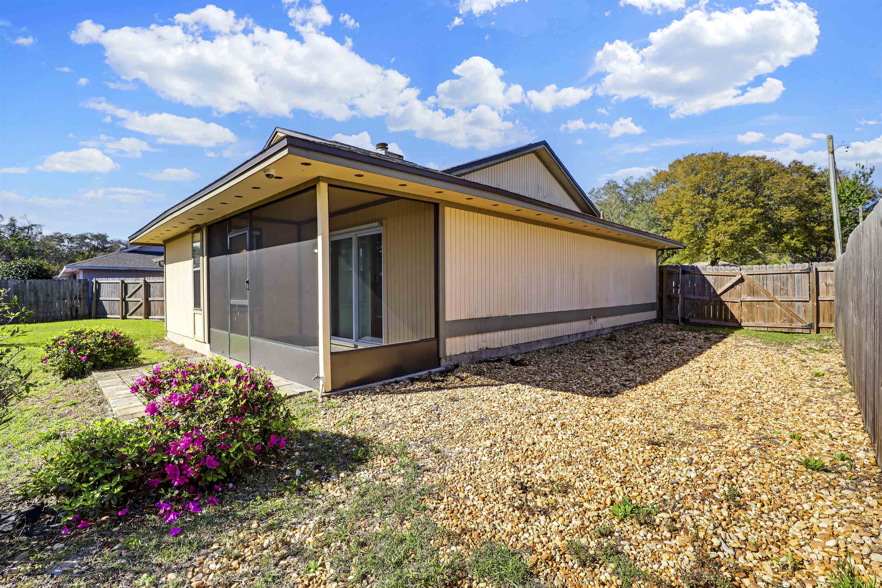 Image 6 of 45 For 111 Lobelia Rd