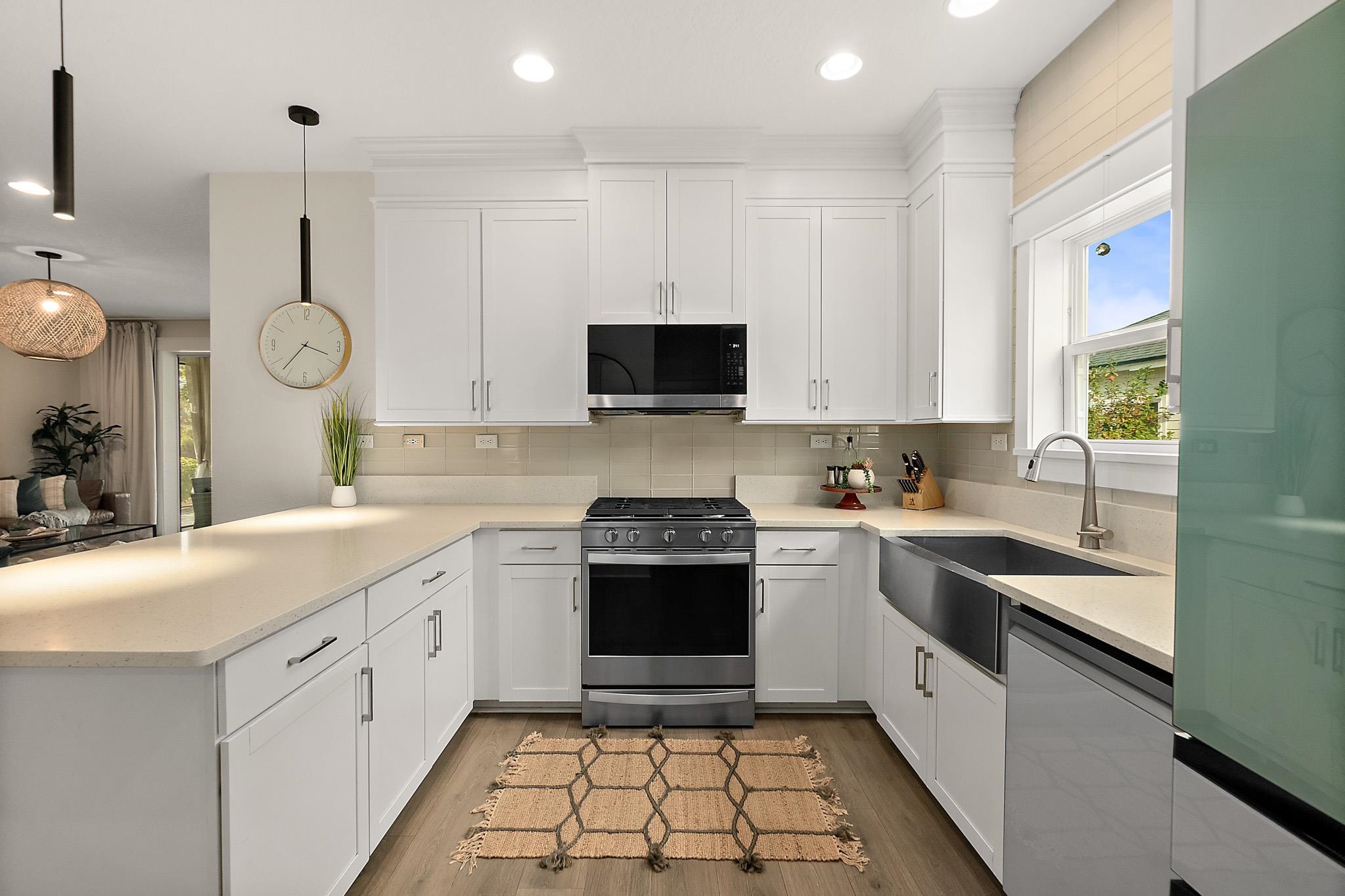 Image 22 of 63 For 45 Saint Barts Ave