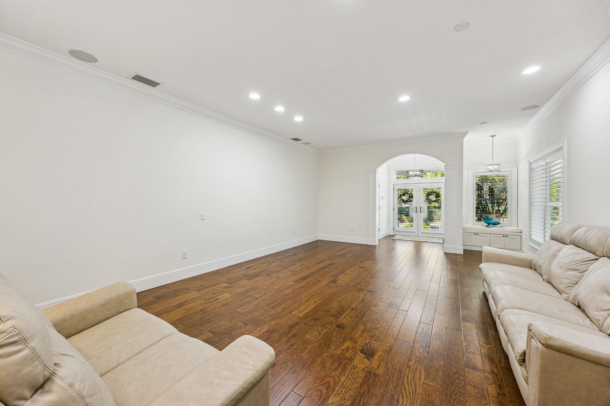 Image 14 of 69 For 909 Sandy Beach Cir