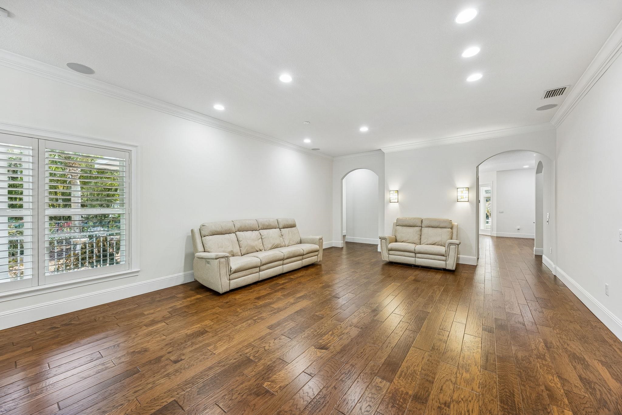 Image 15 of 69 For 909 Sandy Beach Cir