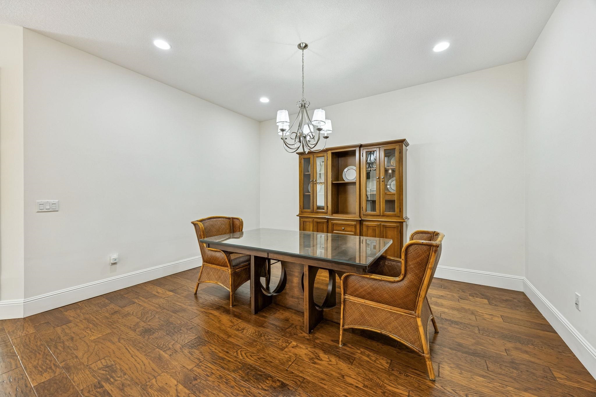 Image 16 of 69 For 909 Sandy Beach Cir