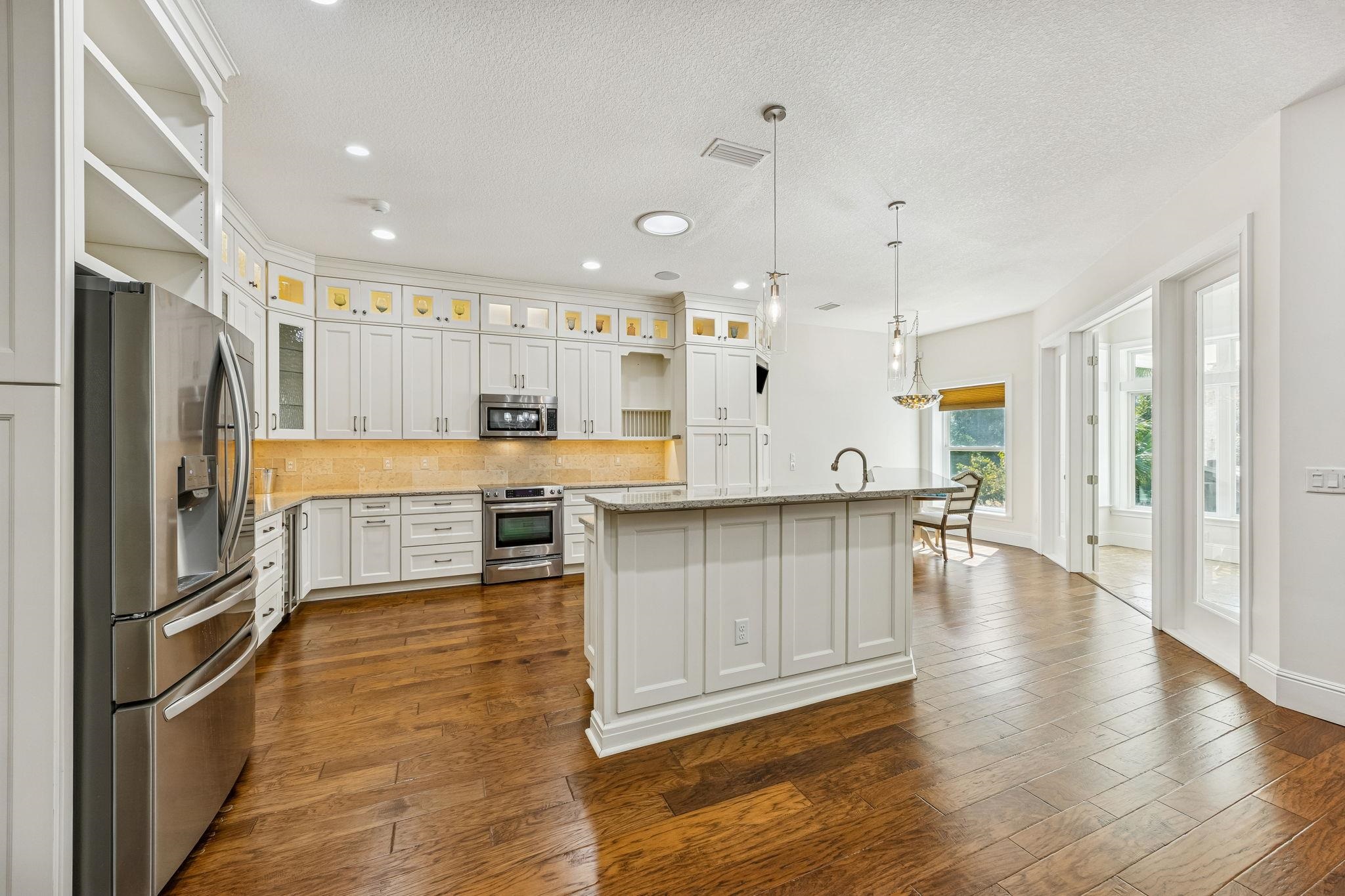 Image 18 of 69 For 909 Sandy Beach Cir