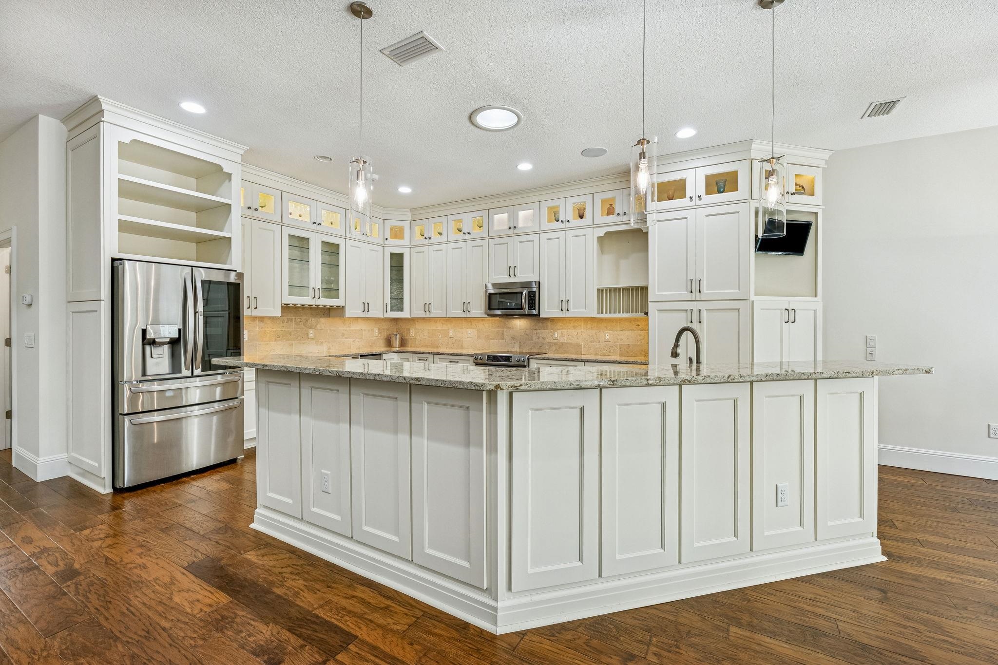 Image 19 of 69 For 909 Sandy Beach Cir