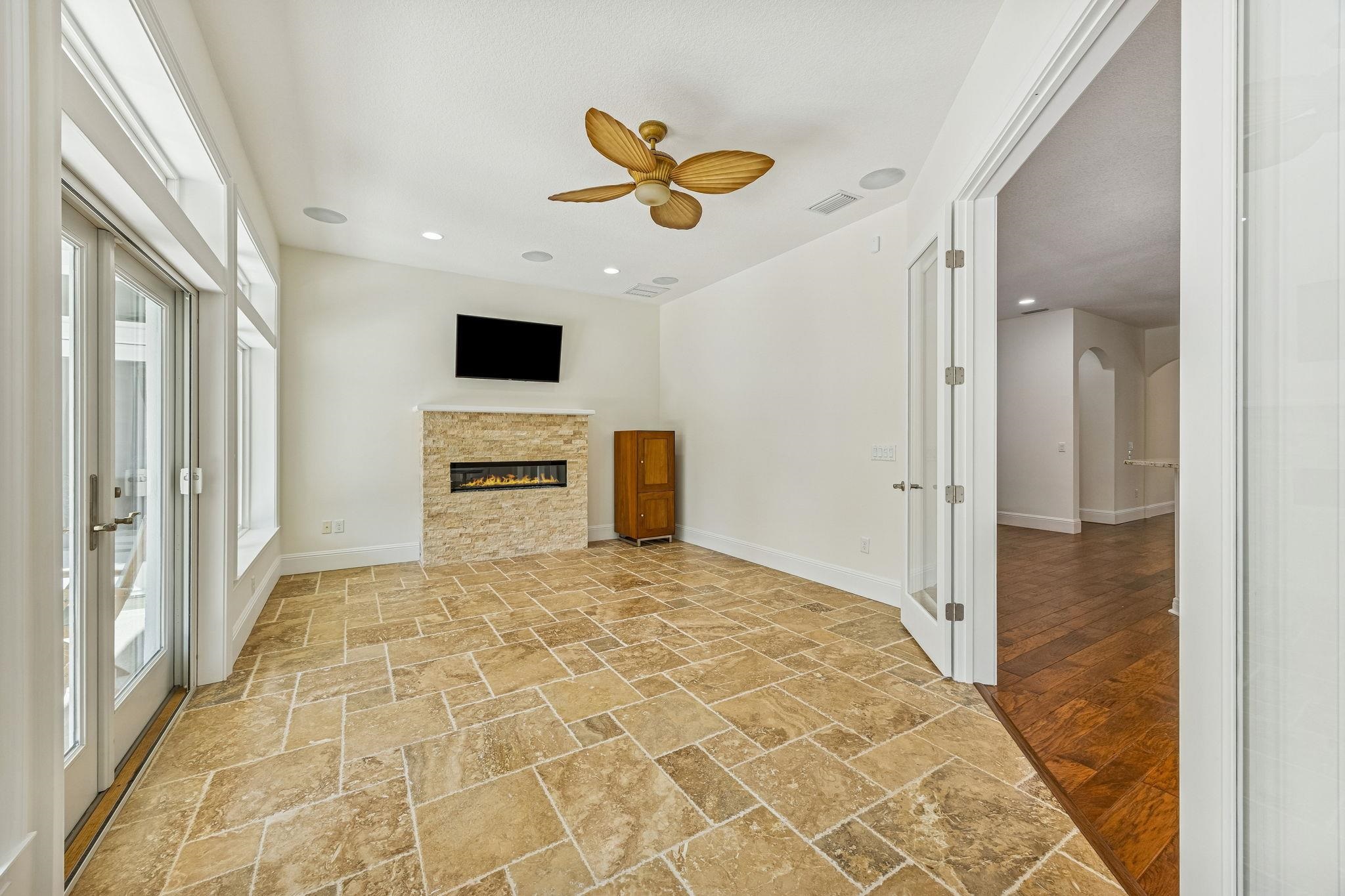 Image 29 of 69 For 909 Sandy Beach Cir