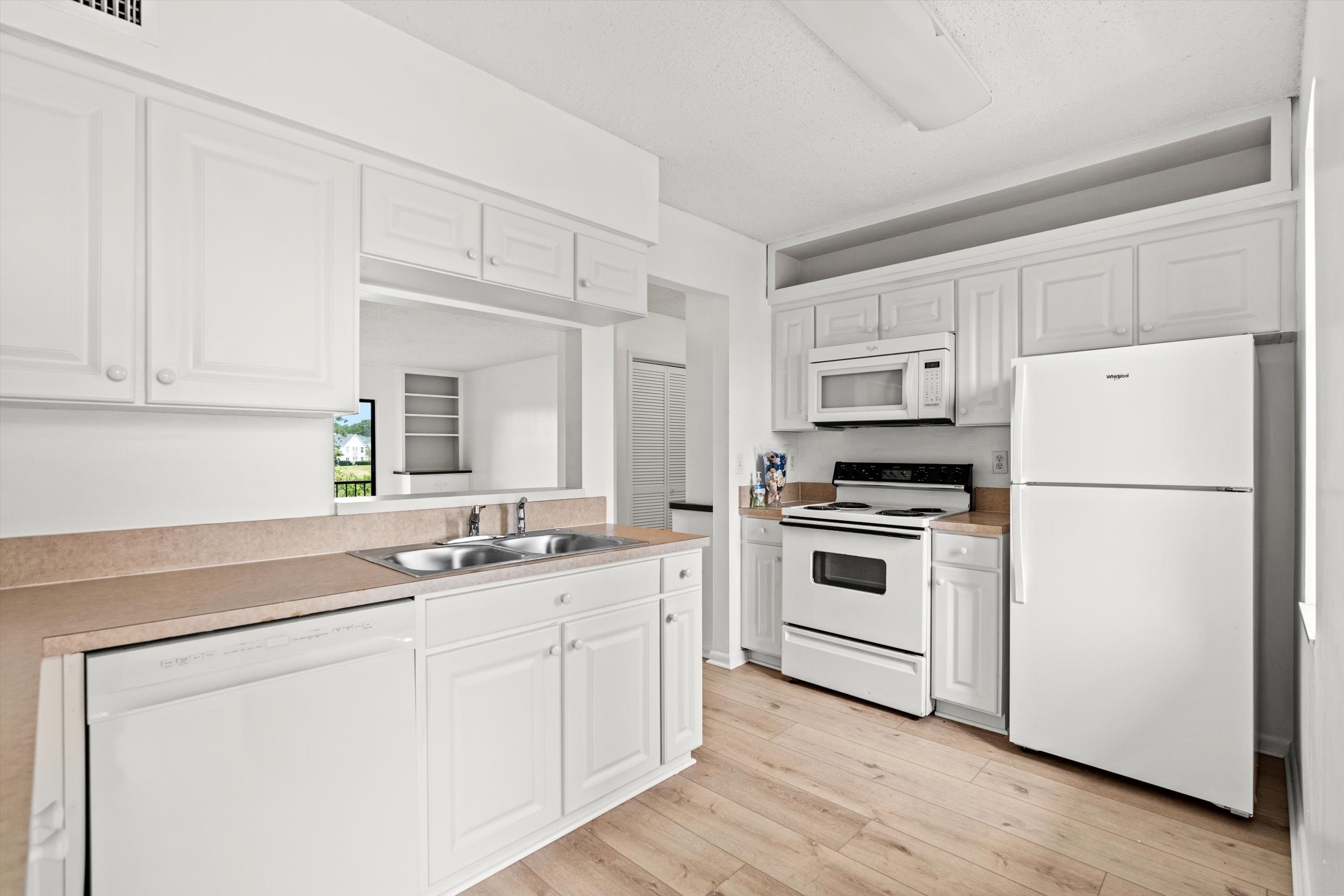 Image 10 of 35 For 600 Domenico Cir  G9