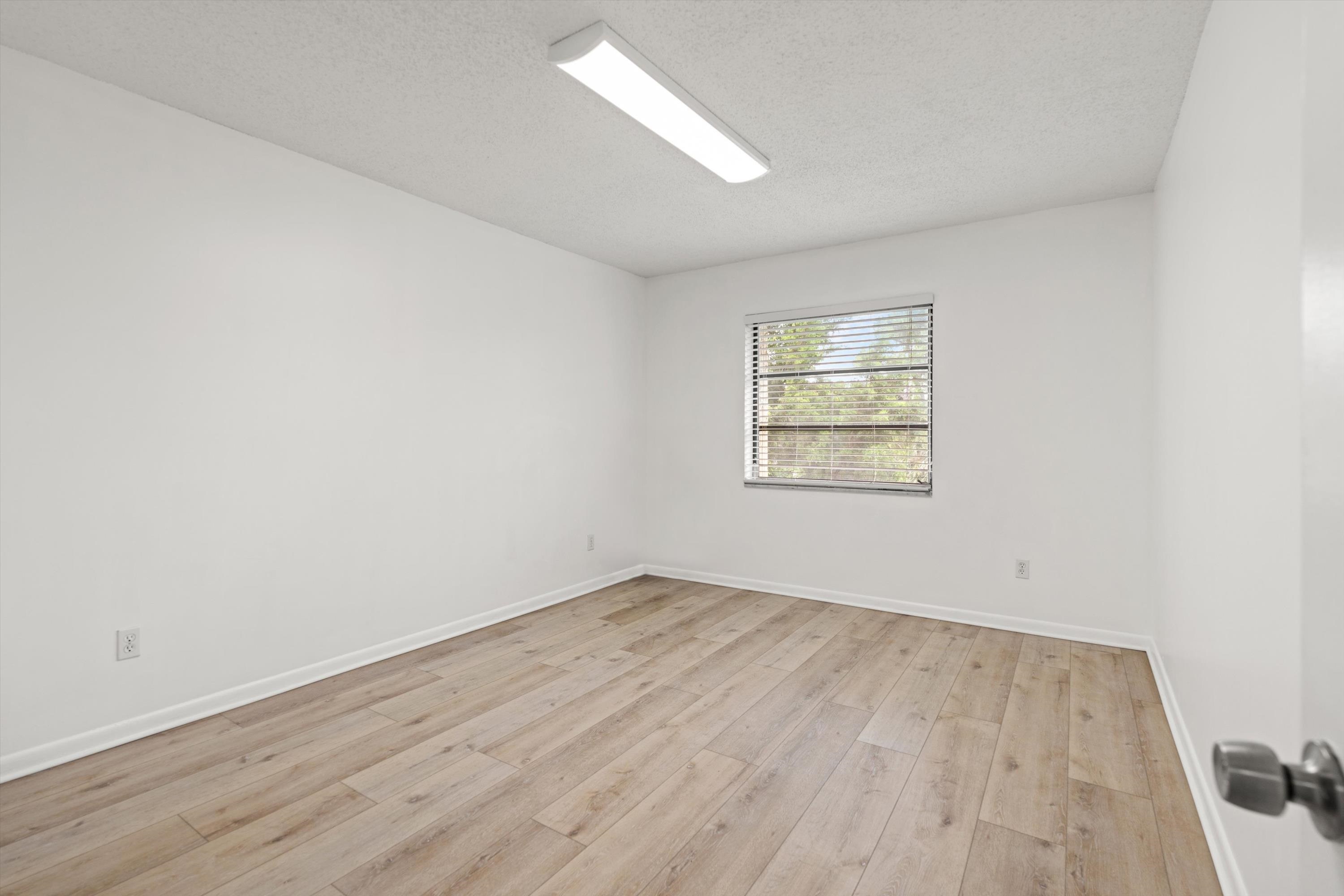 Image 14 of 35 For 600 Domenico Cir  G9