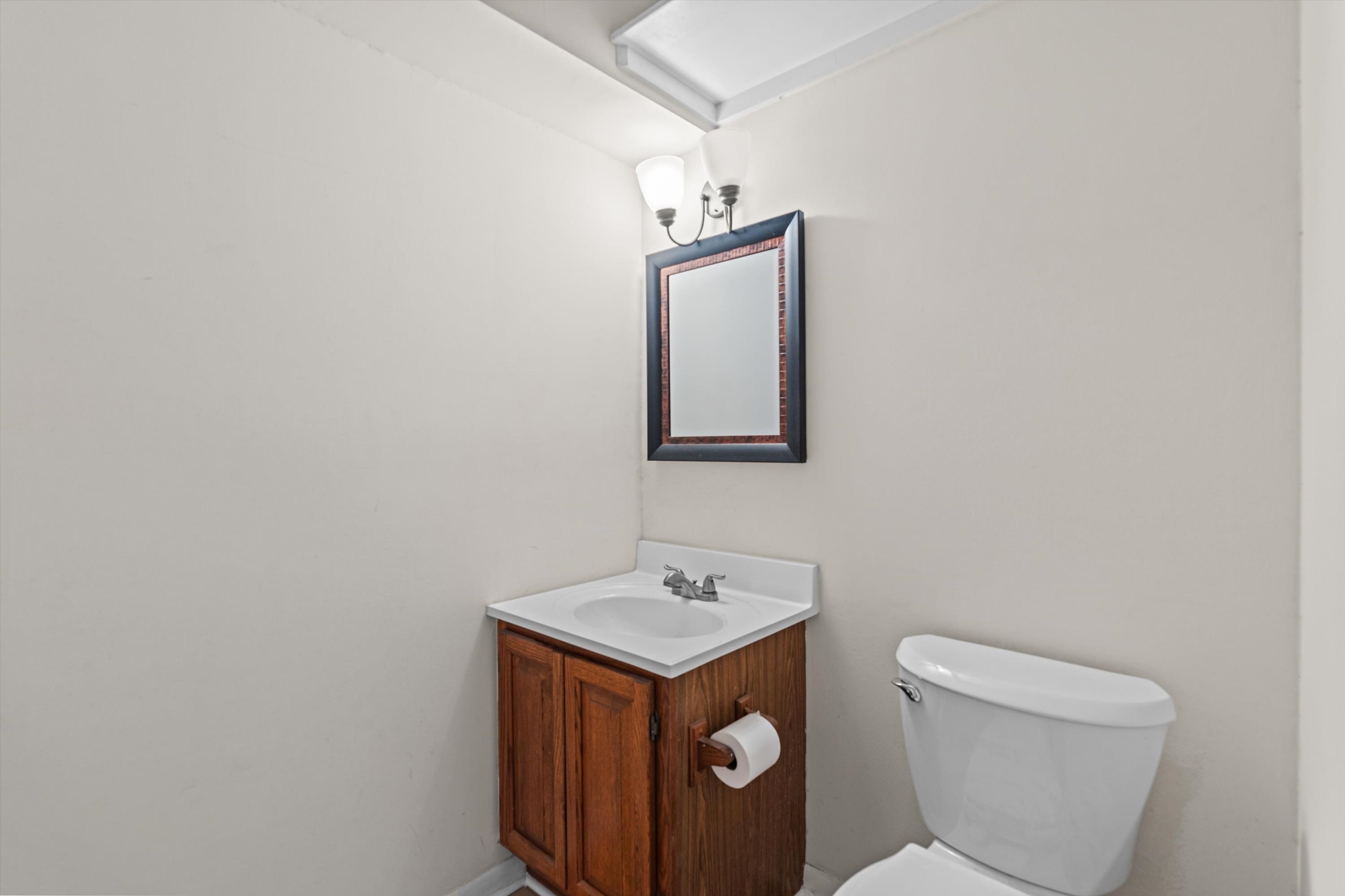 Image 16 of 35 For 600 Domenico Cir  G9