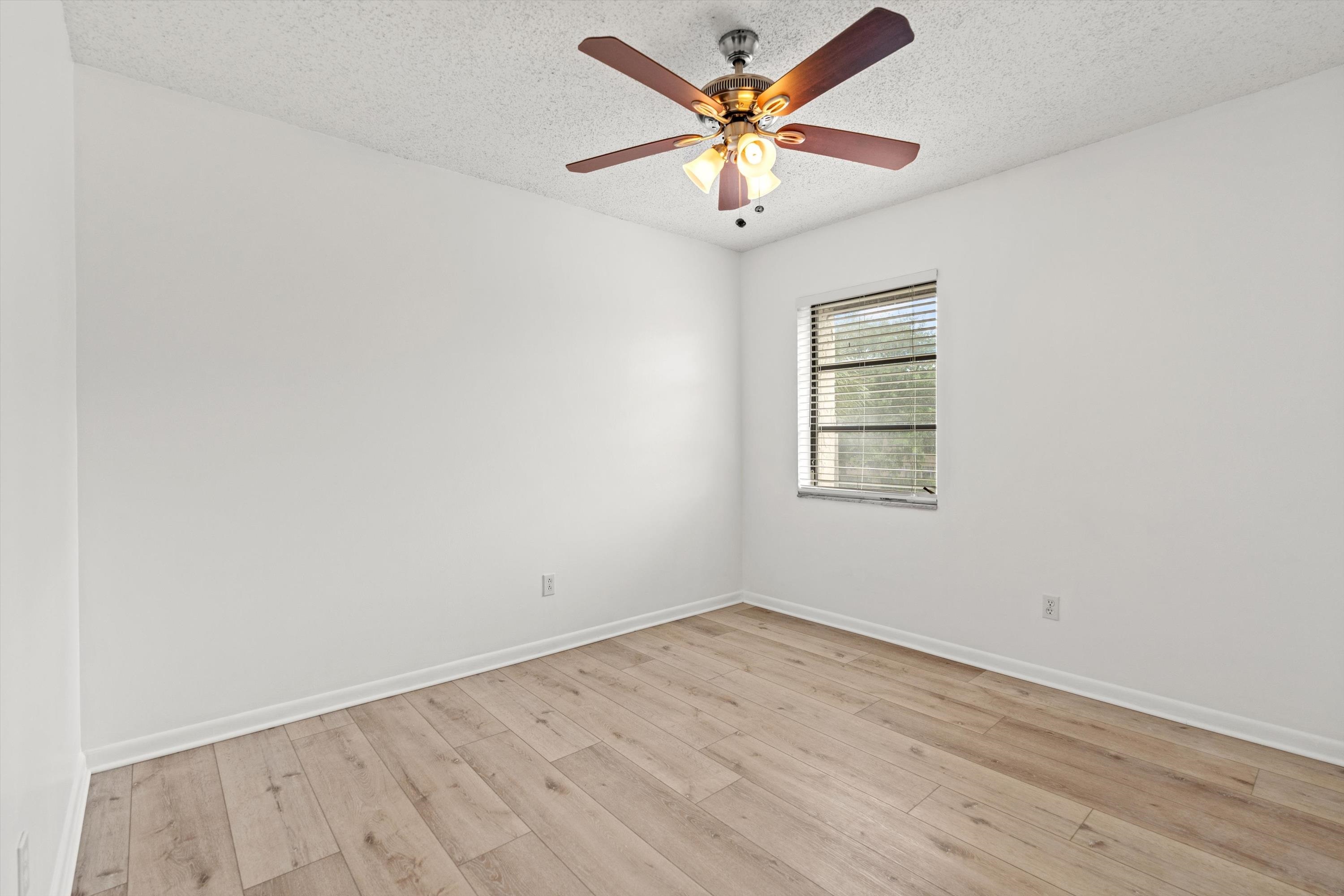 Image 17 of 35 For 600 Domenico Cir  G9