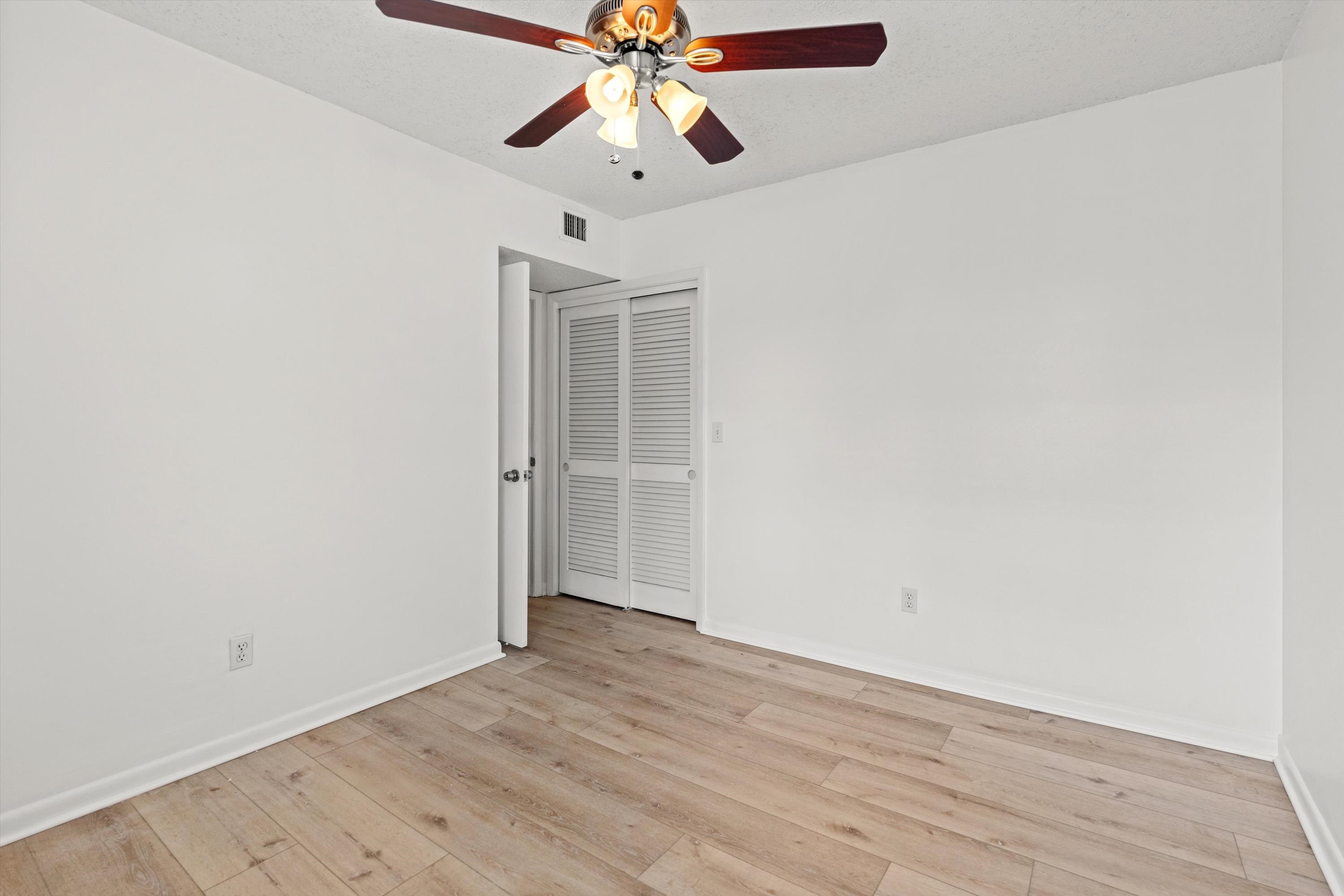 Image 18 of 35 For 600 Domenico Cir  G9