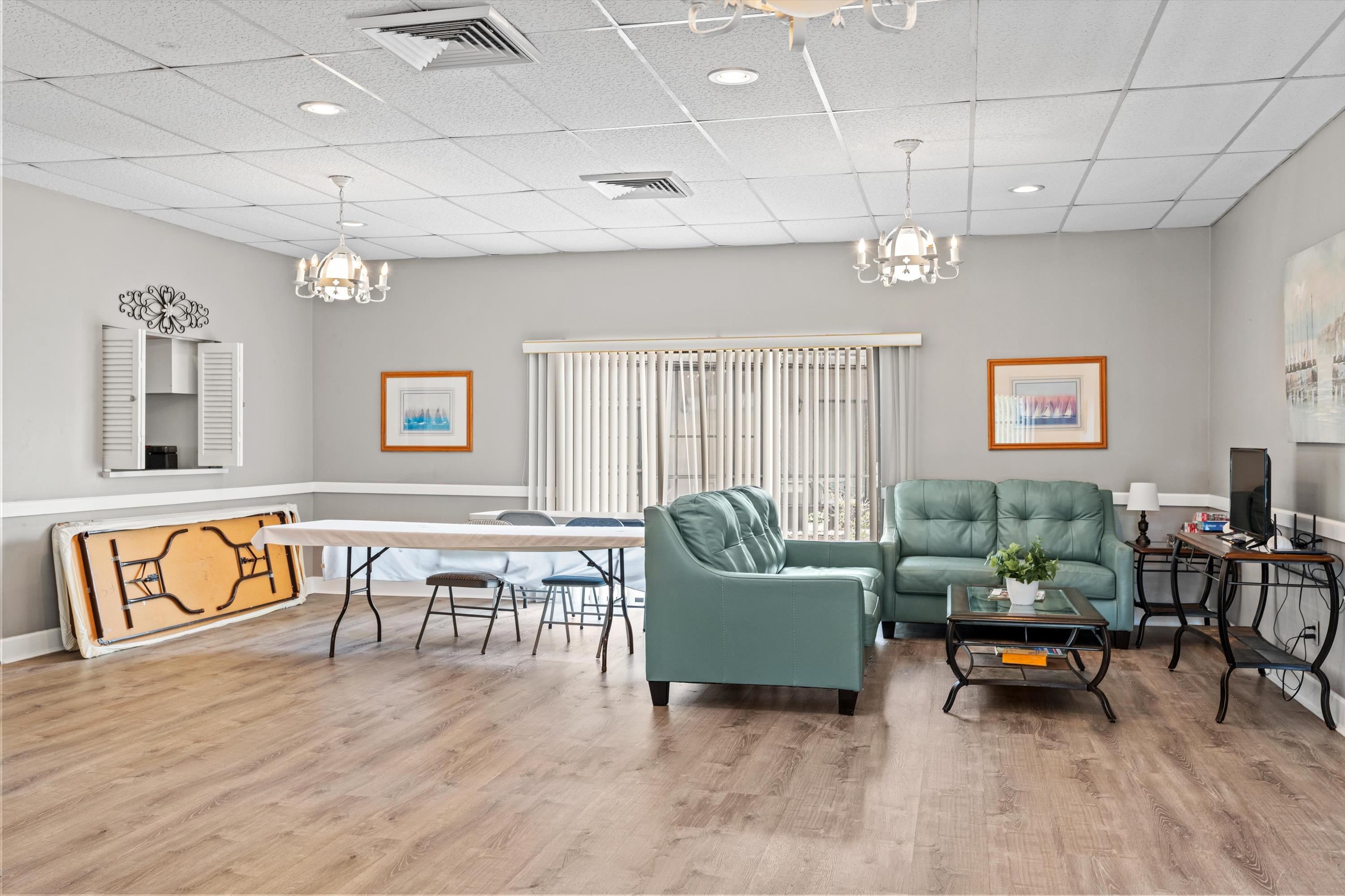 Image 23 of 35 For 600 Domenico Cir  G9