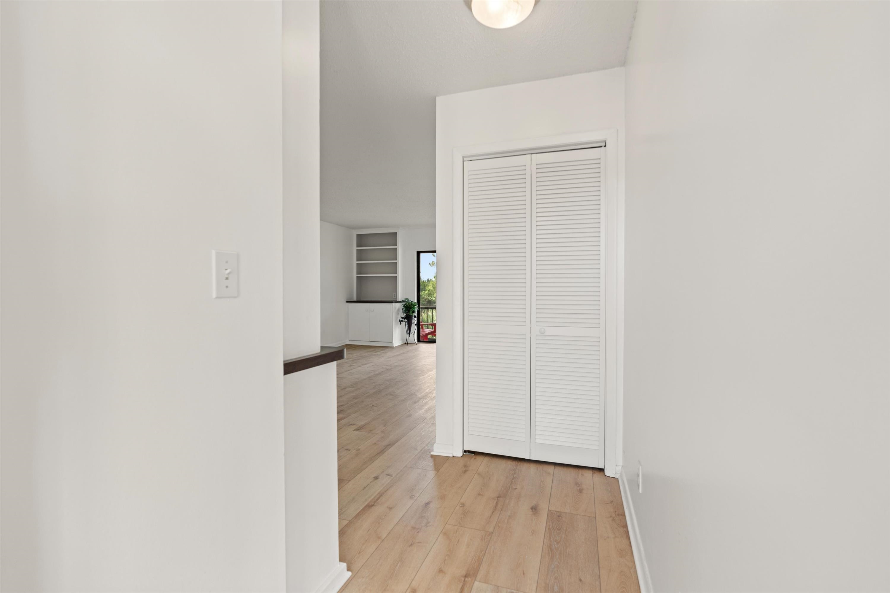 Image 27 of 35 For 600 Domenico Cir  G9