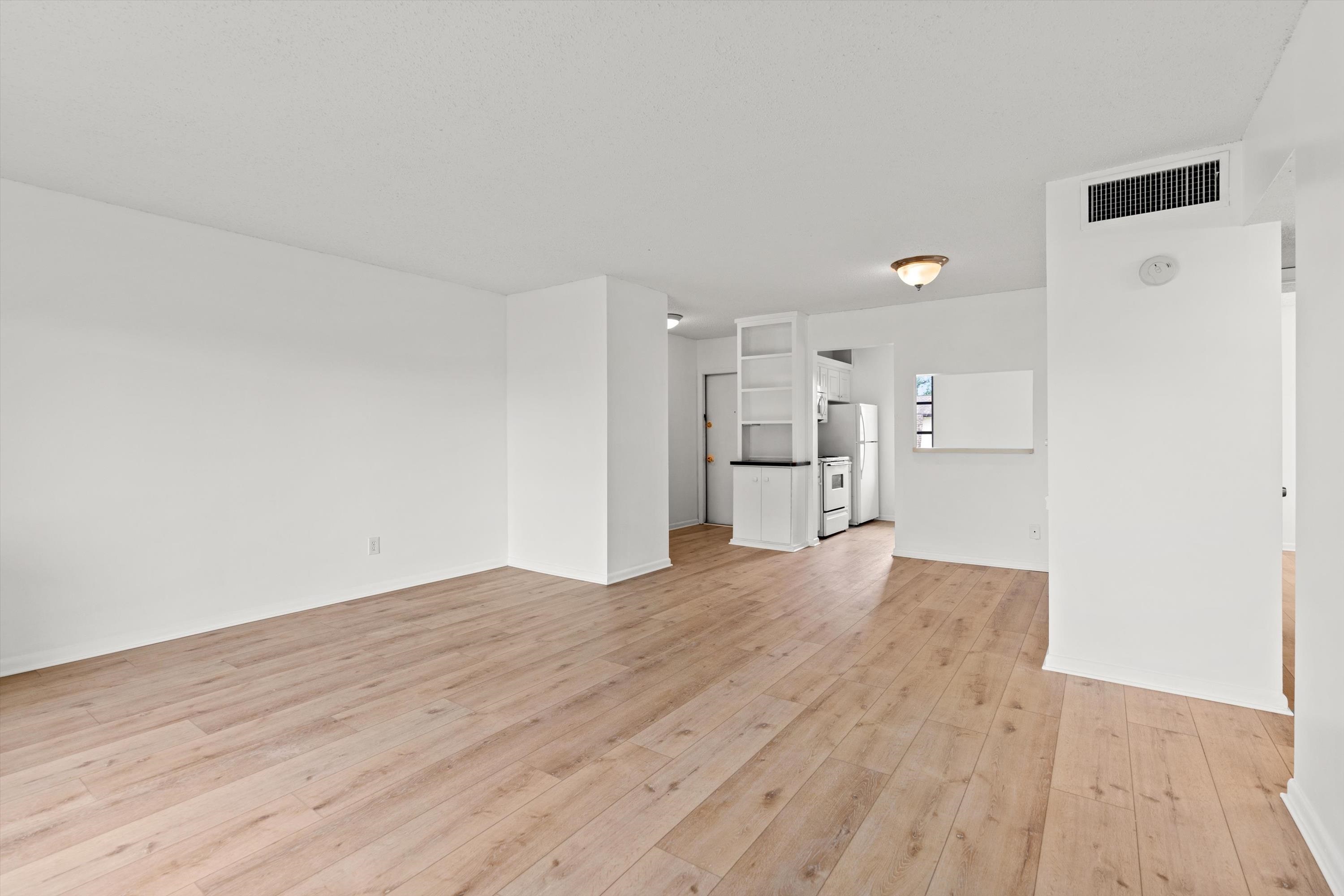 Image 28 of 35 For 600 Domenico Cir  G9