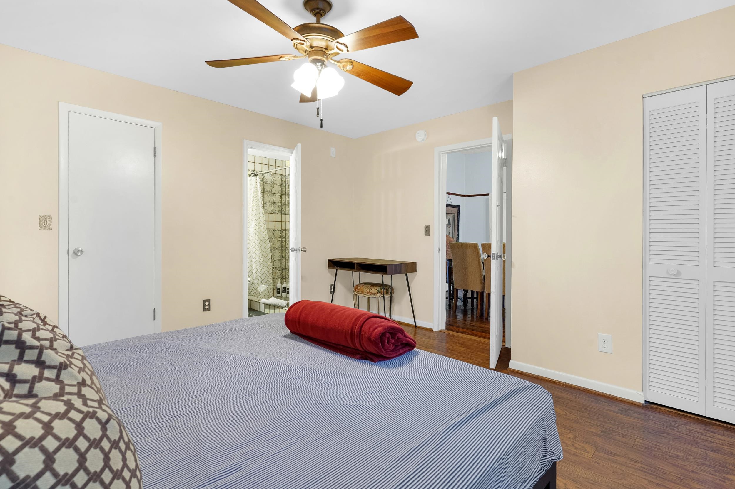 Image 19 of 67 For 31 Sanford Street