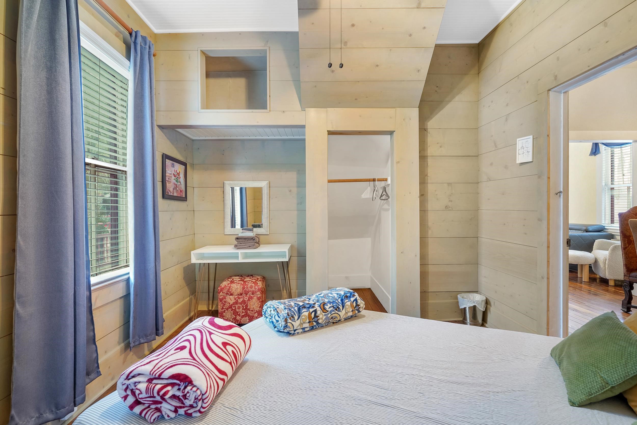 Image 22 of 67 For 31 Sanford Street