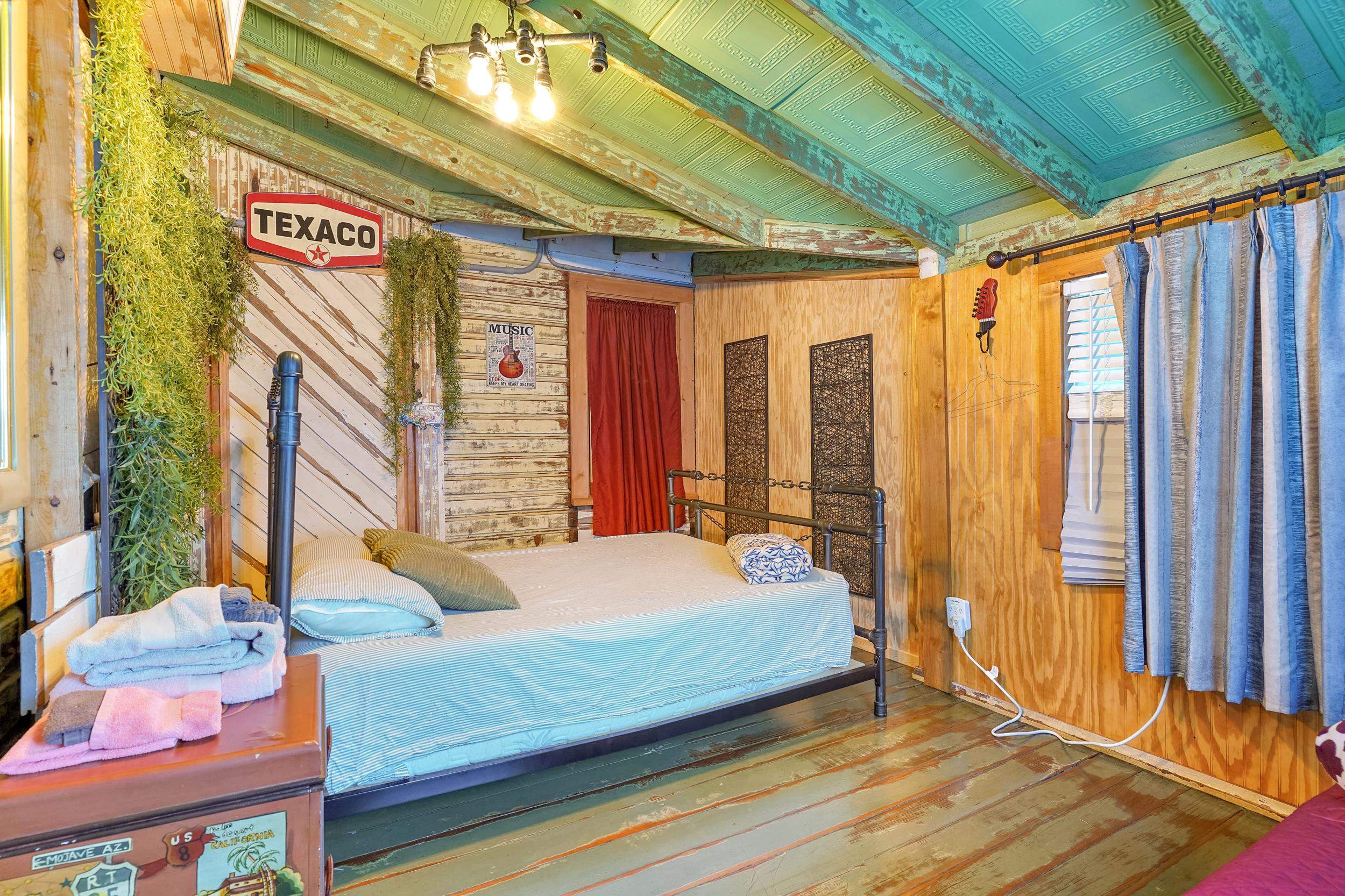 Image 36 of 67 For 31 Sanford Street