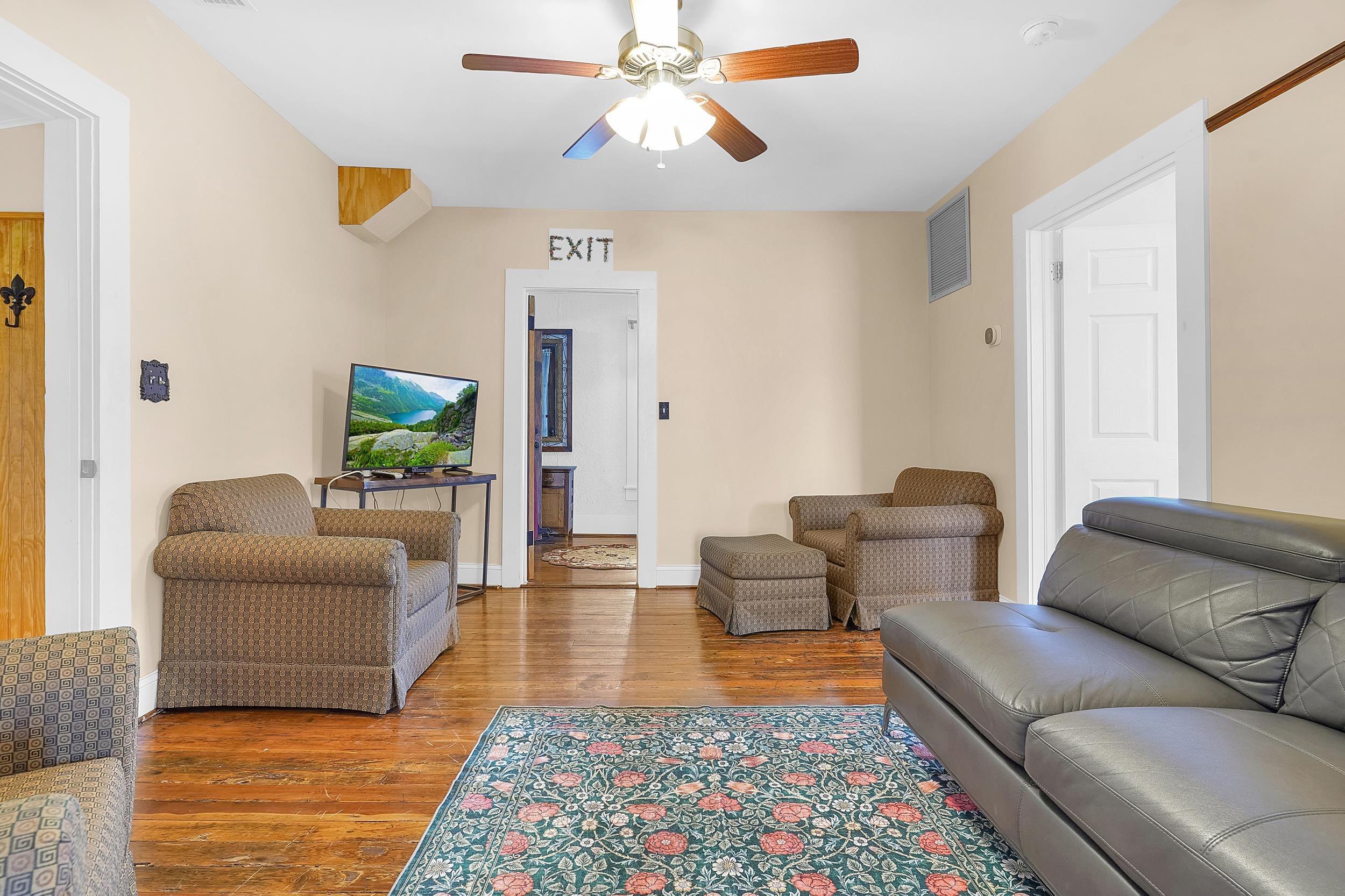 Image 39 of 67 For 31 Sanford Street