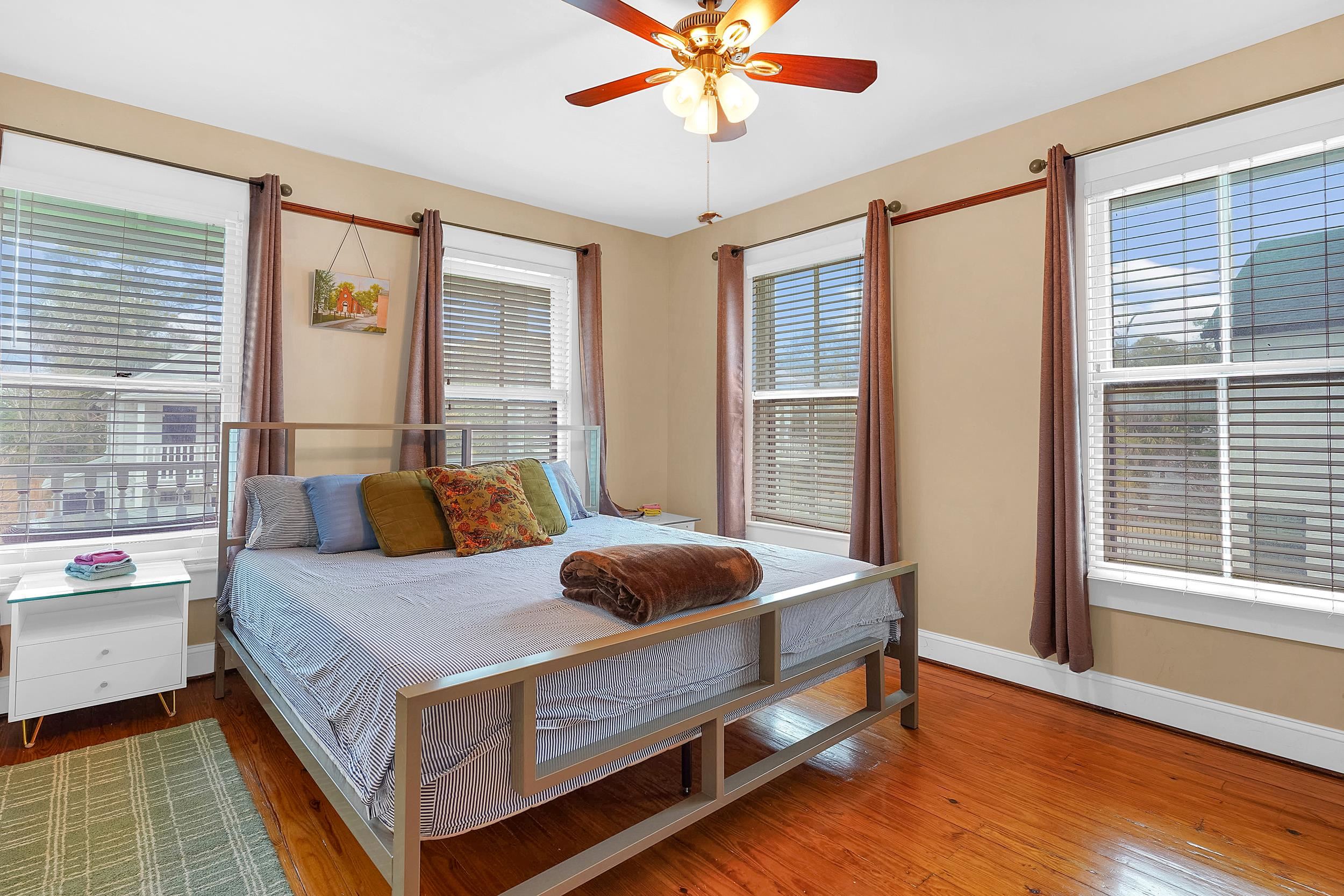 Image 40 of 67 For 31 Sanford Street