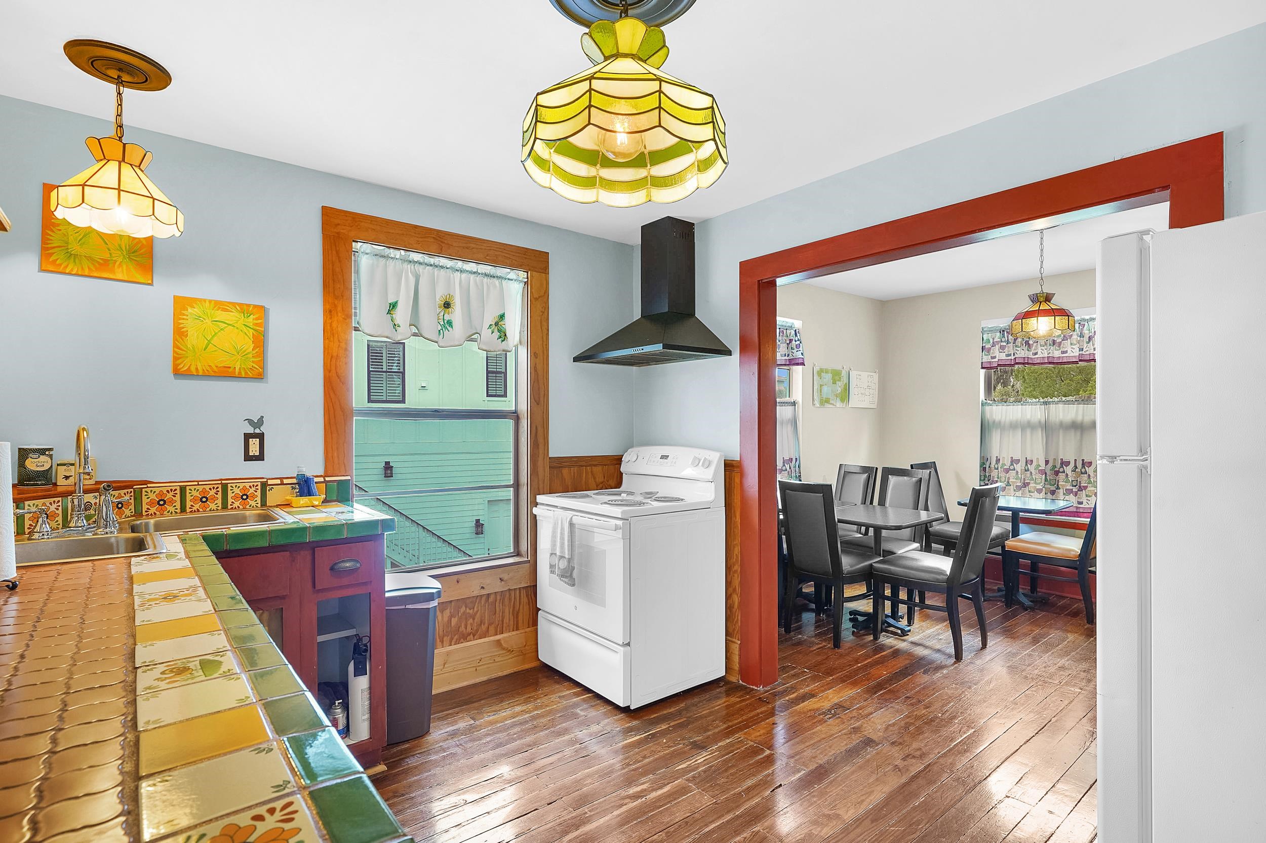 Image 43 of 67 For 31 Sanford Street