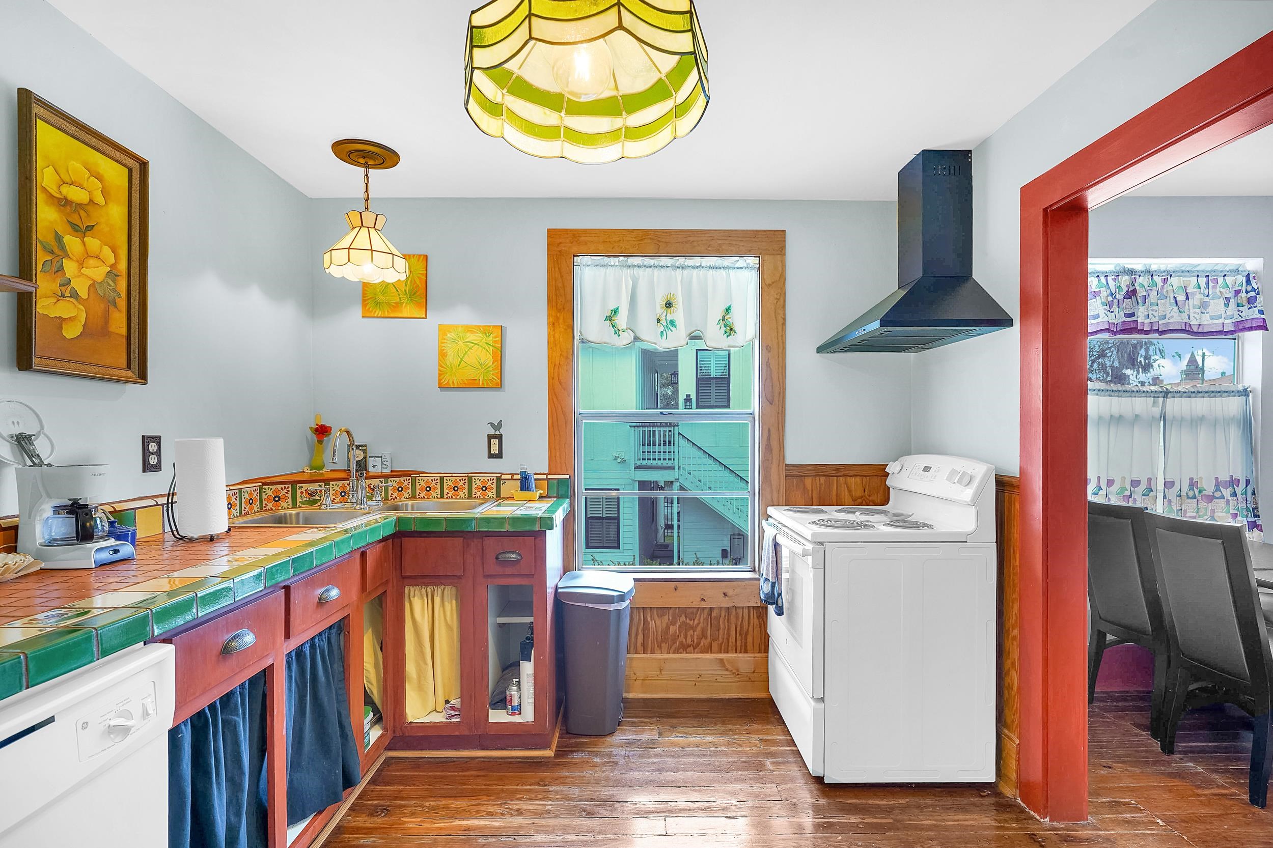 Image 44 of 67 For 31 Sanford Street