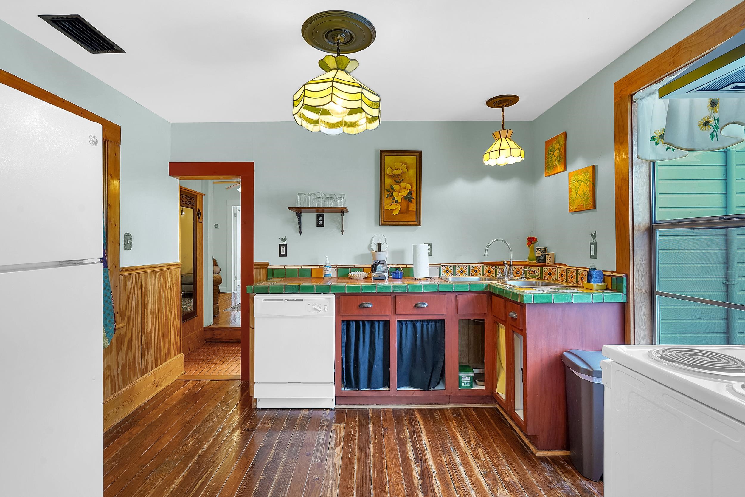 Image 45 of 67 For 31 Sanford Street