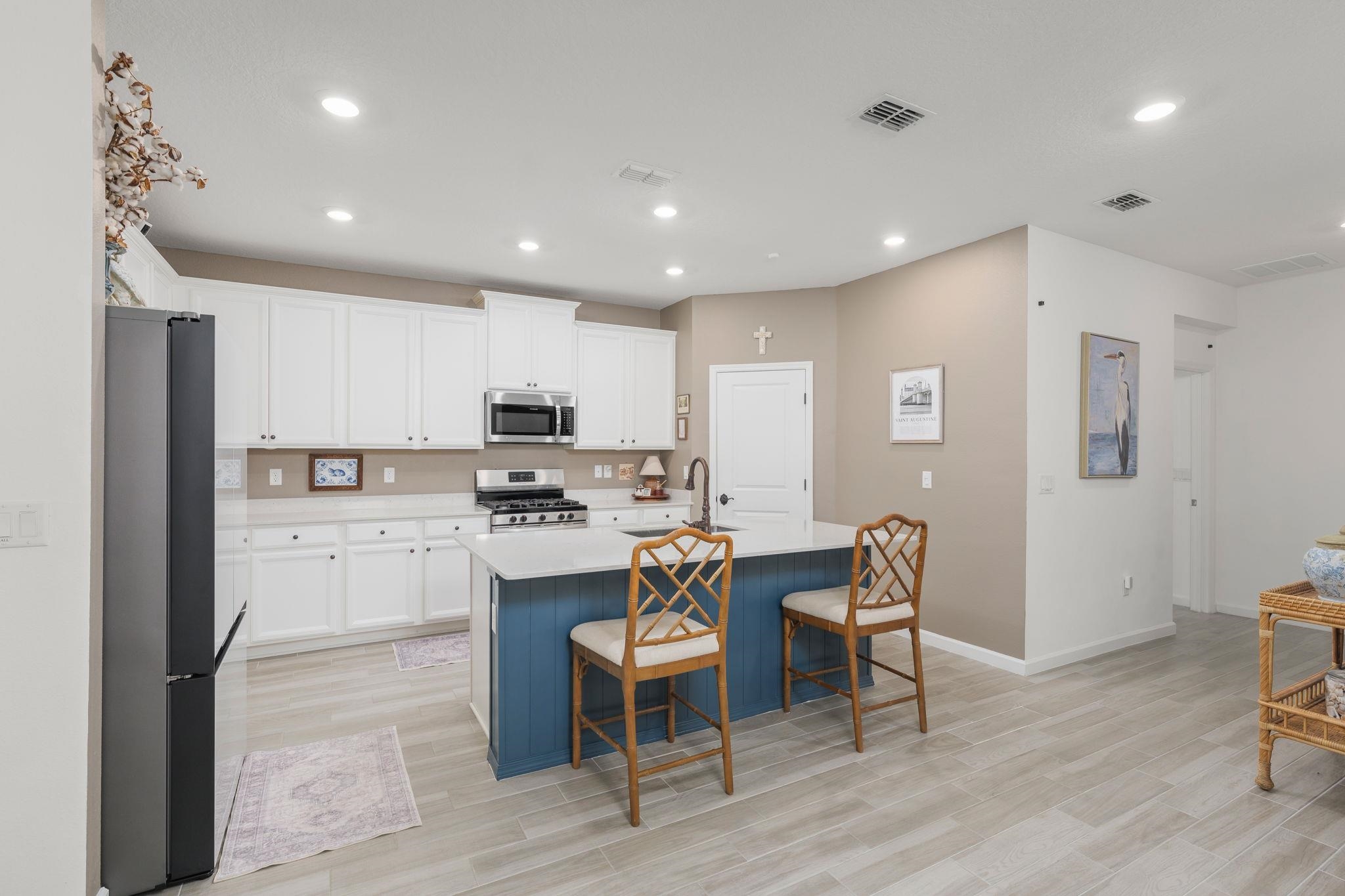 Image 18 of 43 For 28 Seasons Court