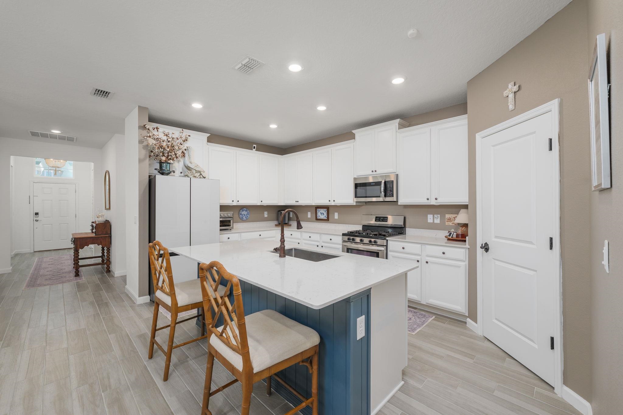 Image 19 of 43 For 28 Seasons Court