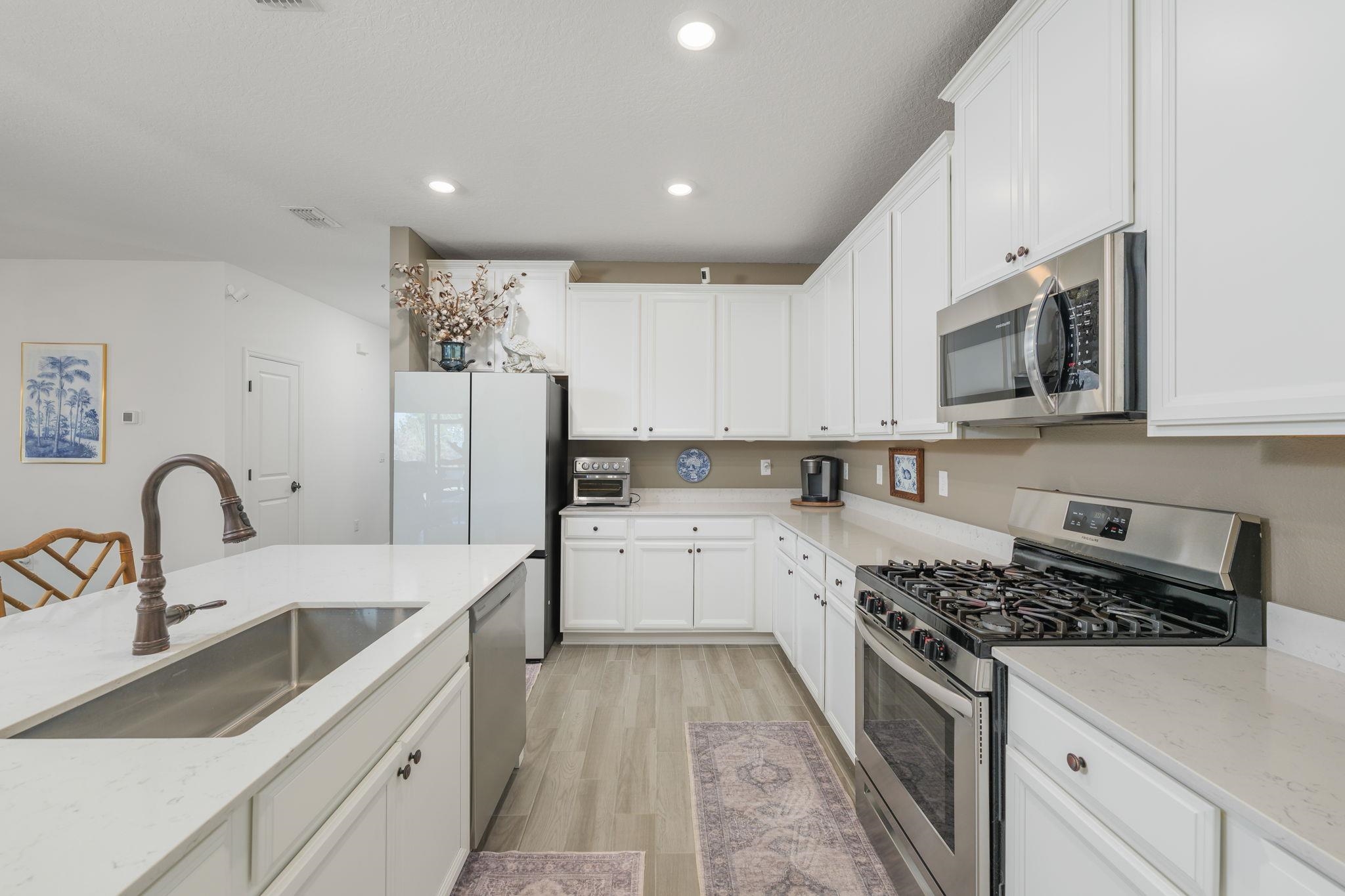 Image 20 of 43 For 28 Seasons Court