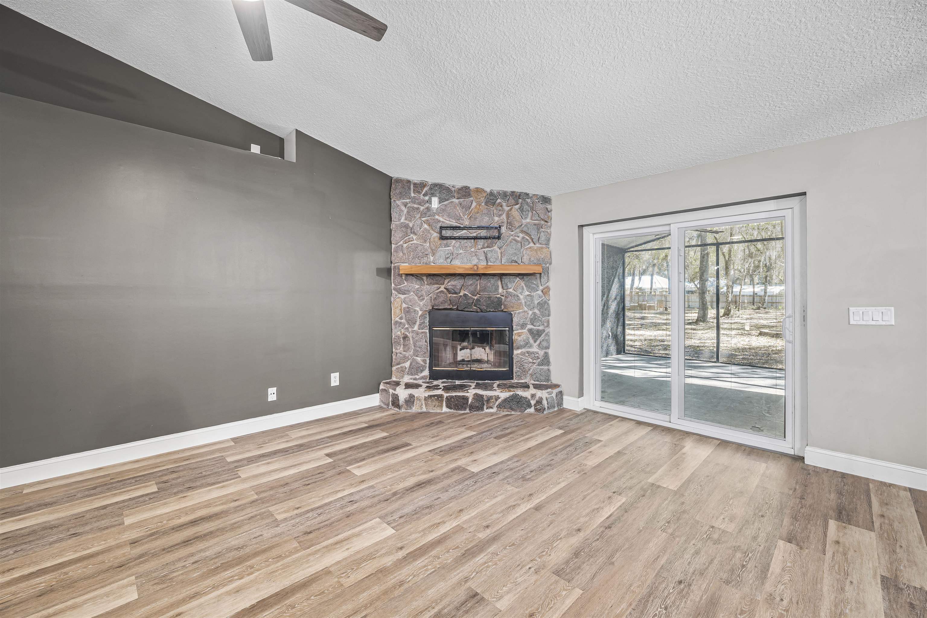 Image 21 of 68 For 2950 Kings Rd