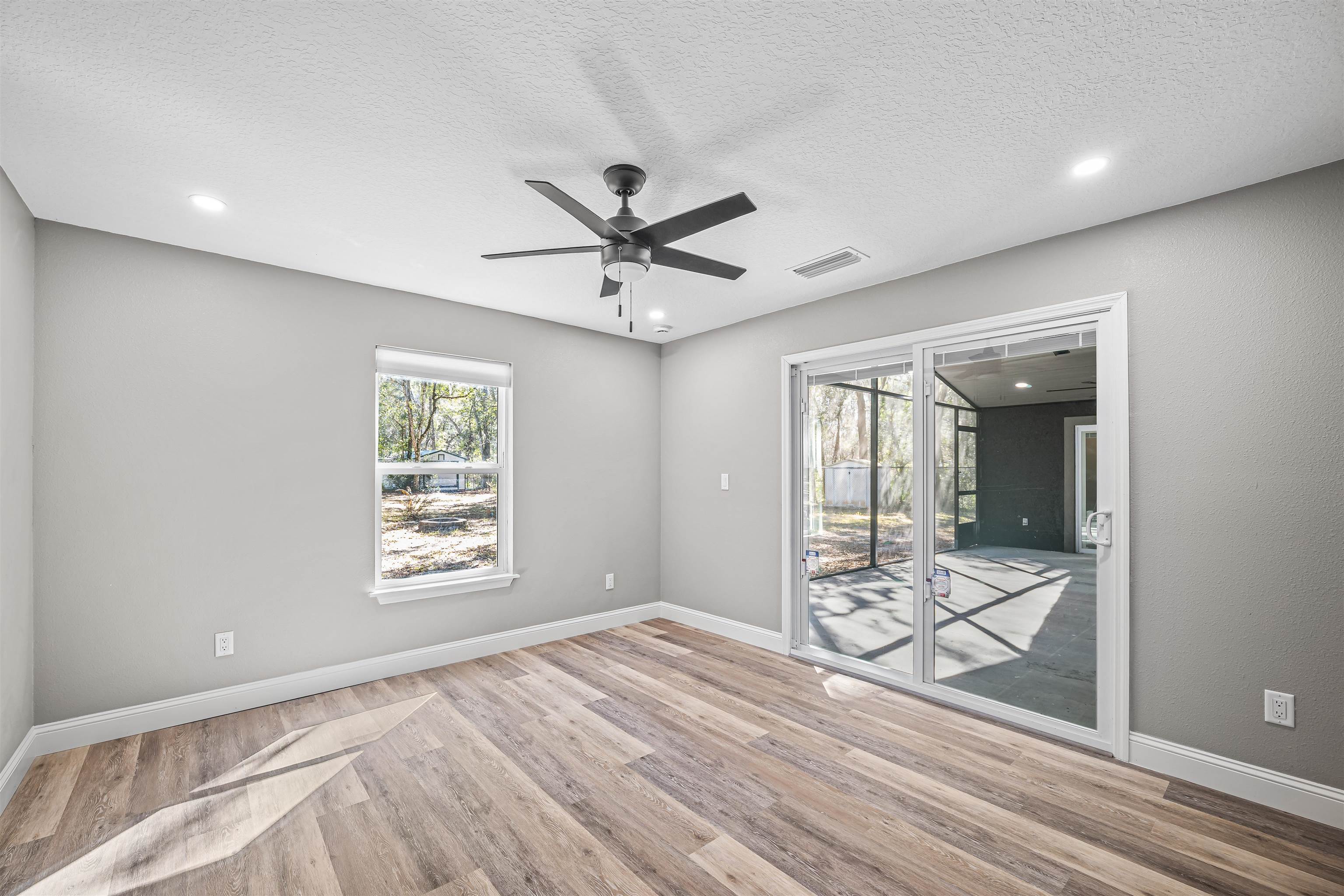 Image 27 of 68 For 2950 Kings Rd