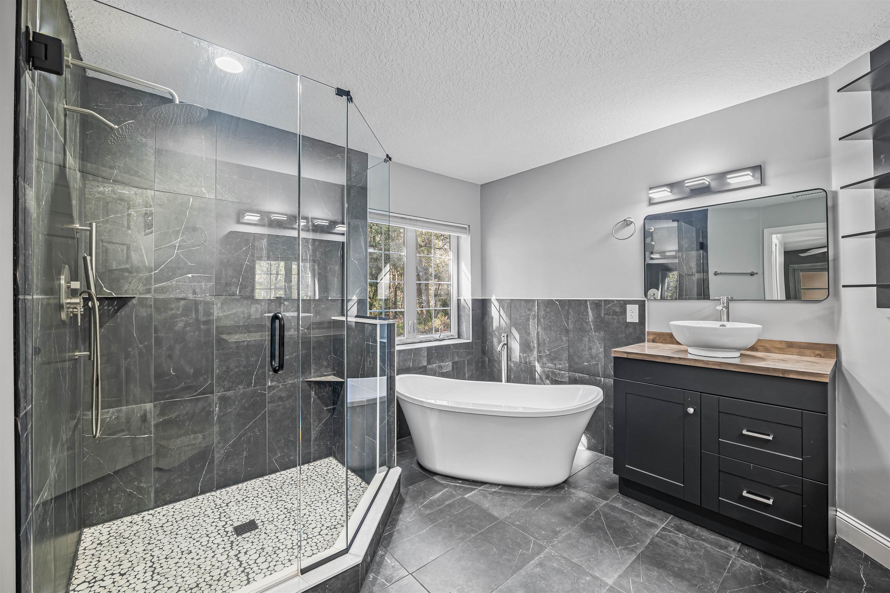 Image 5 of 68 For 2950 Kings Rd