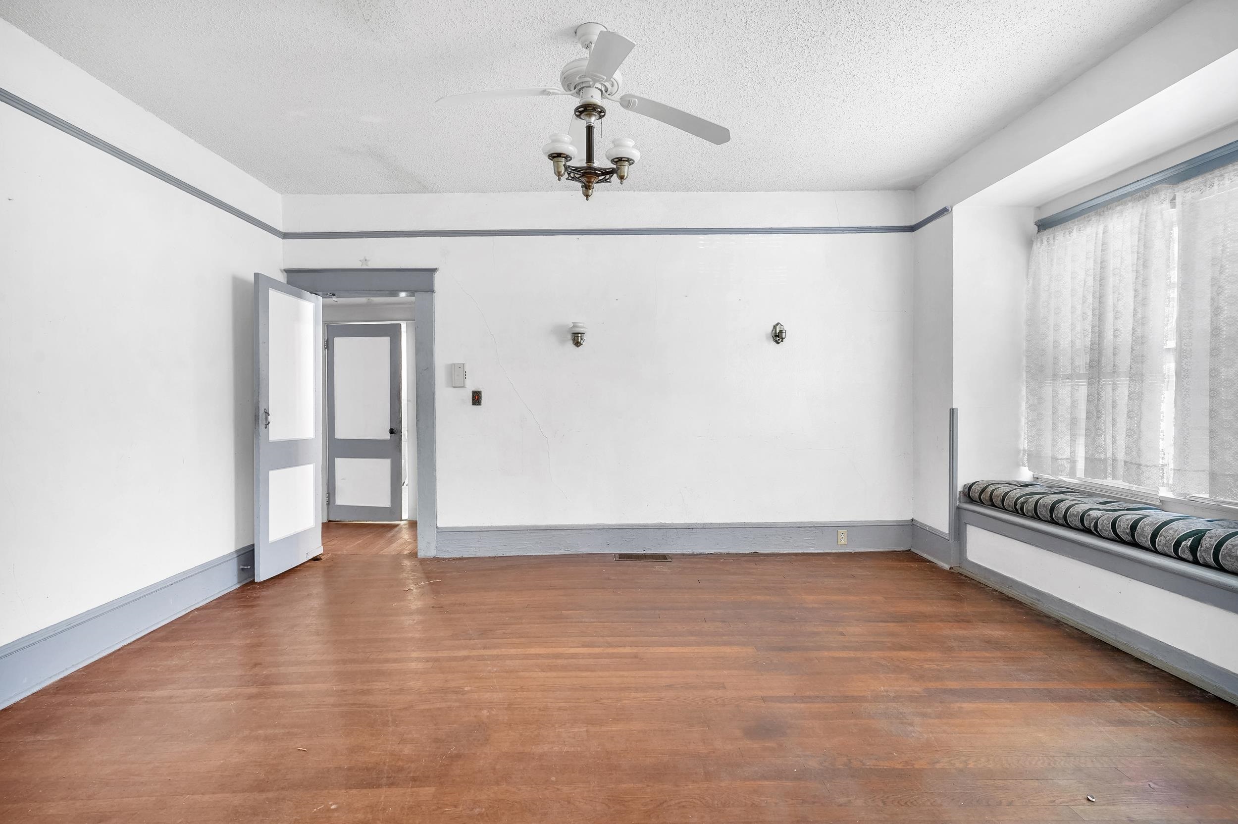 Image 10 of 41 For 134 Washington St