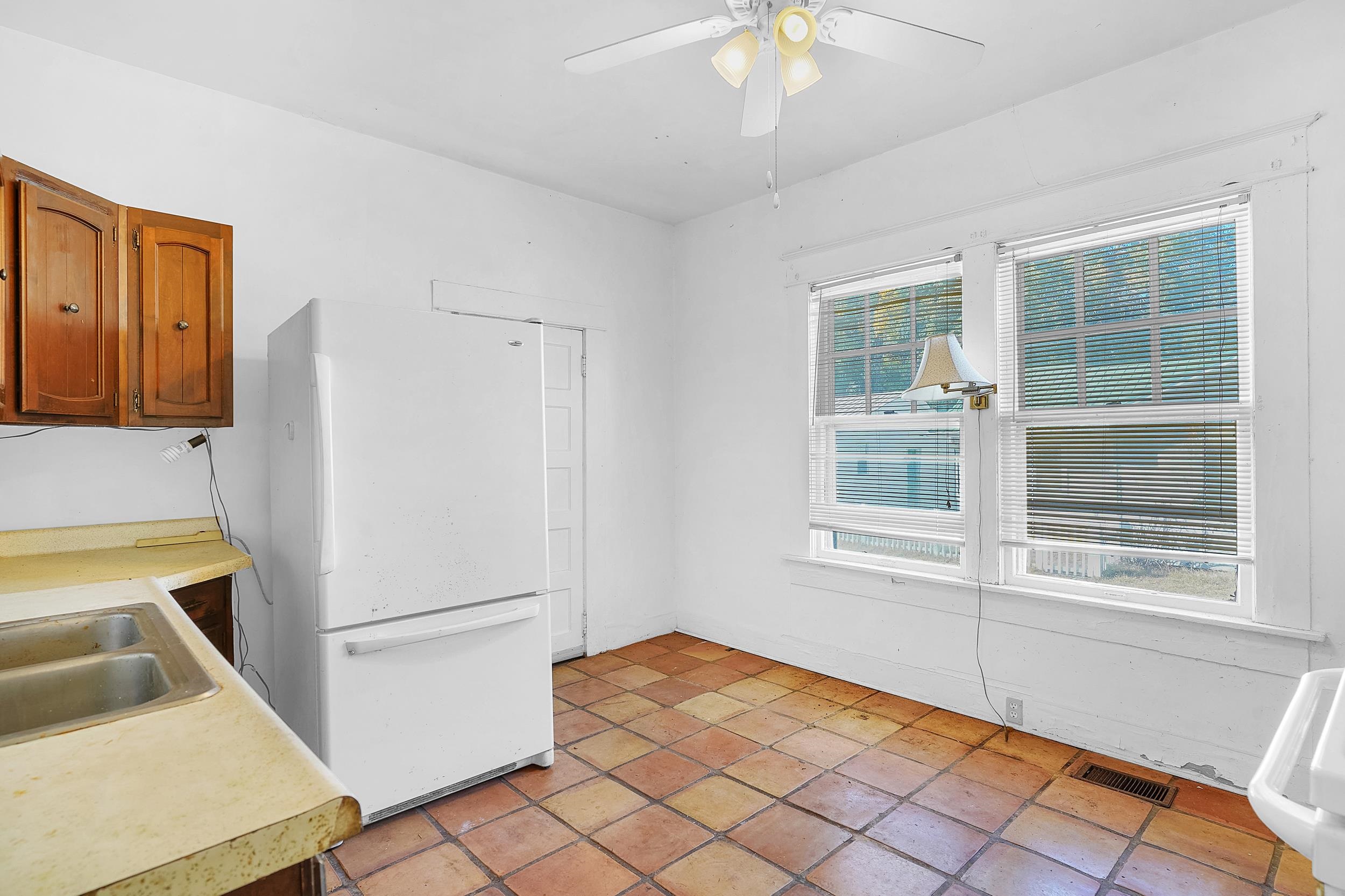 Image 19 of 41 For 134 Washington St