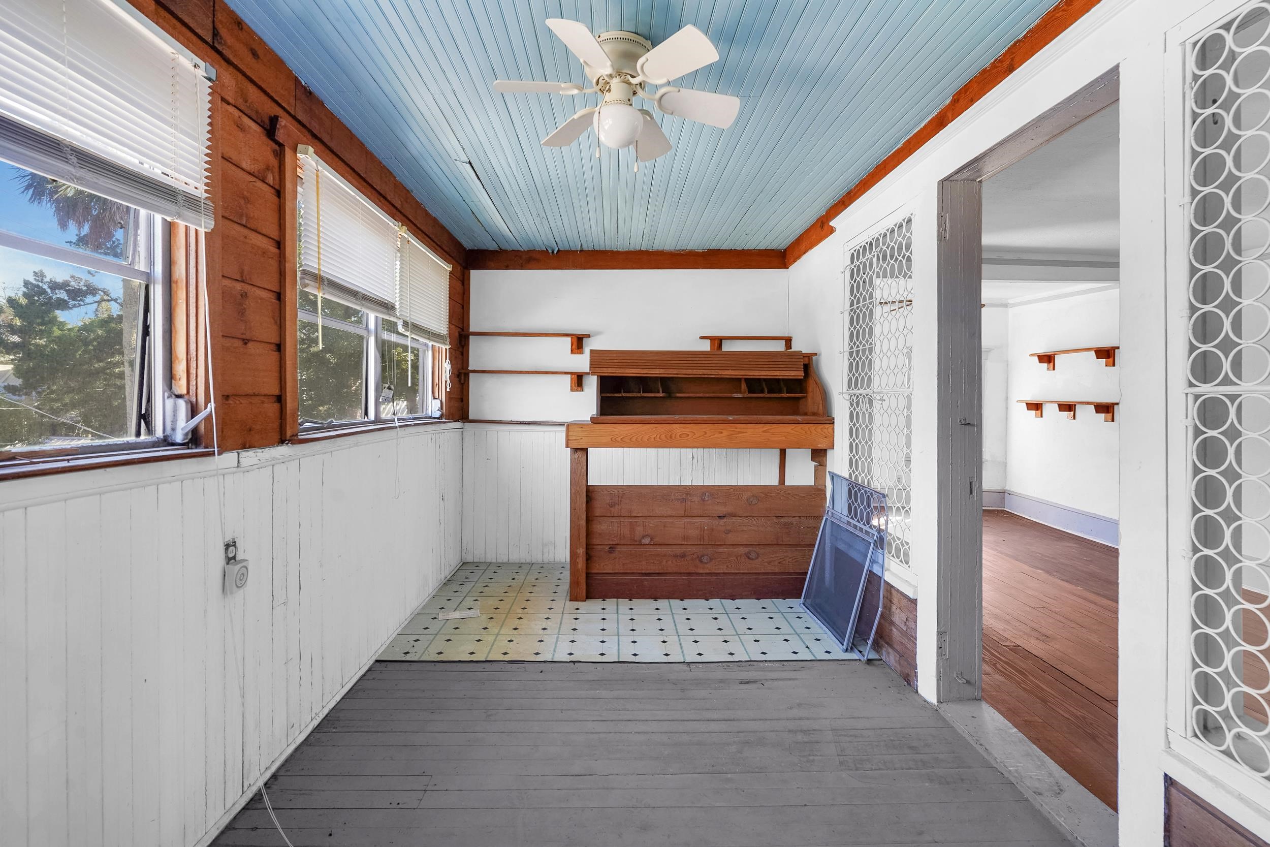 Image 23 of 41 For 134 Washington St