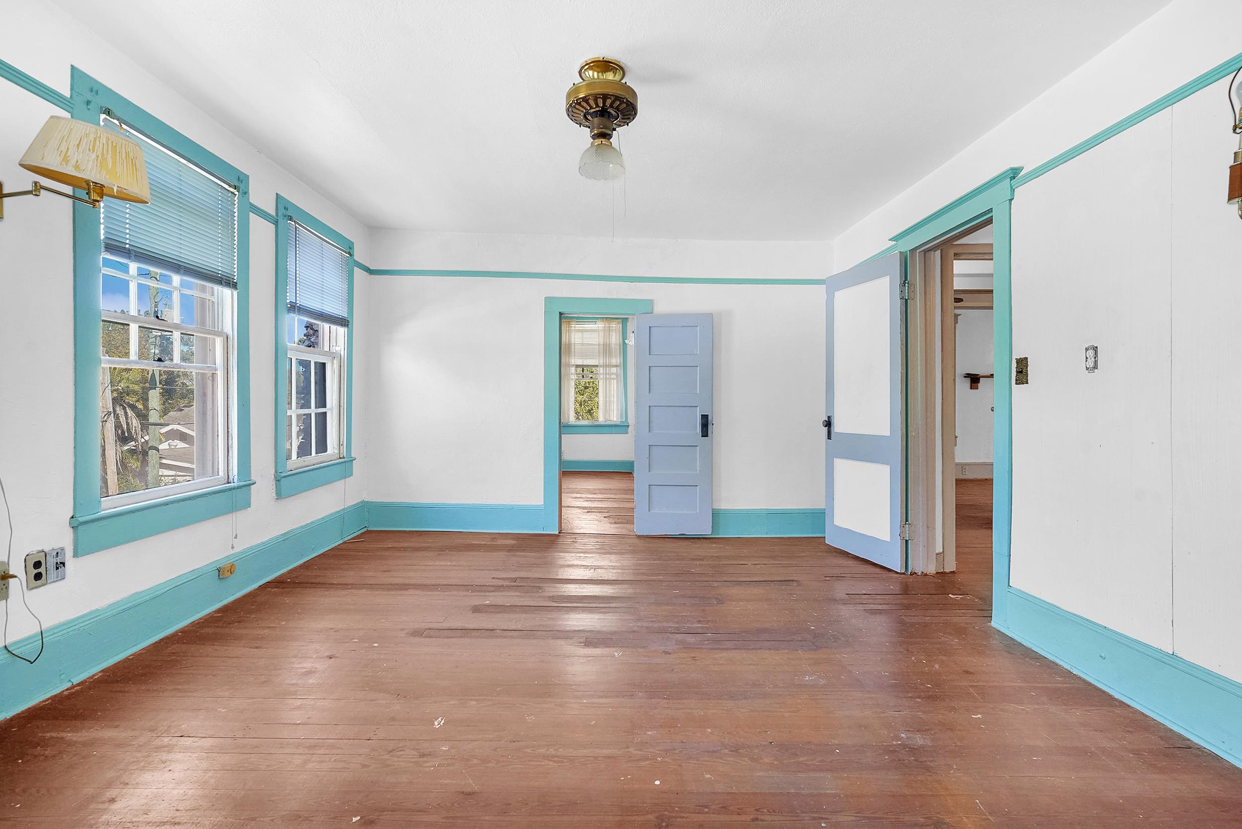 Image 26 of 41 For 134 Washington St