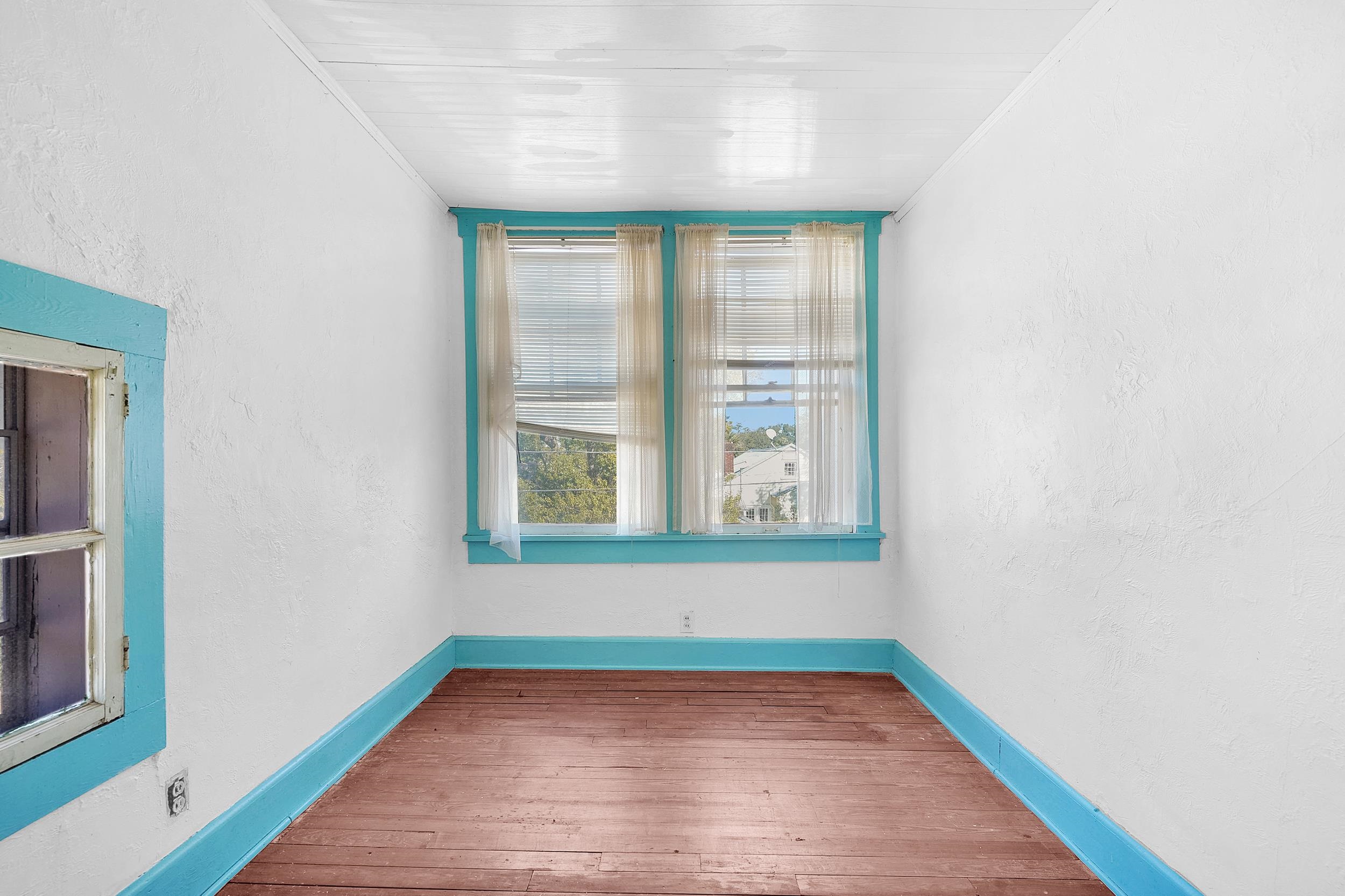 Image 27 of 41 For 134 Washington St