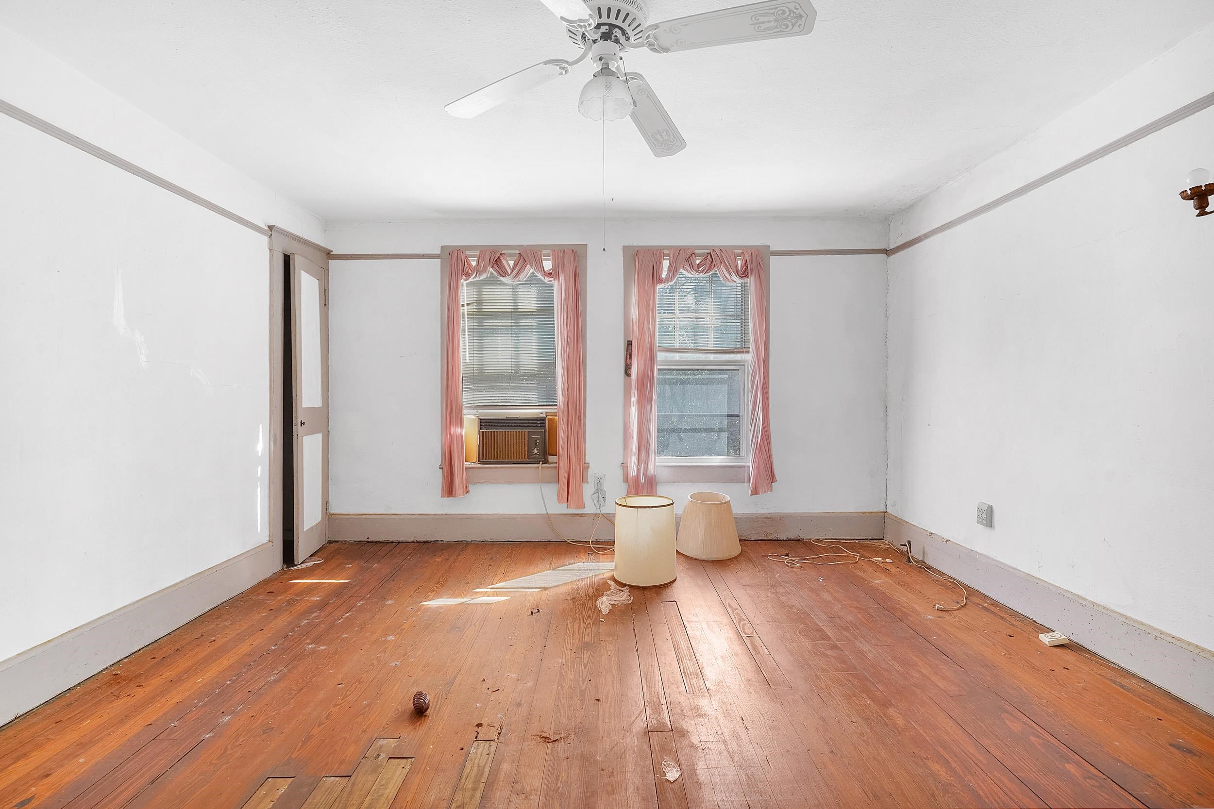 Image 31 of 41 For 134 Washington St