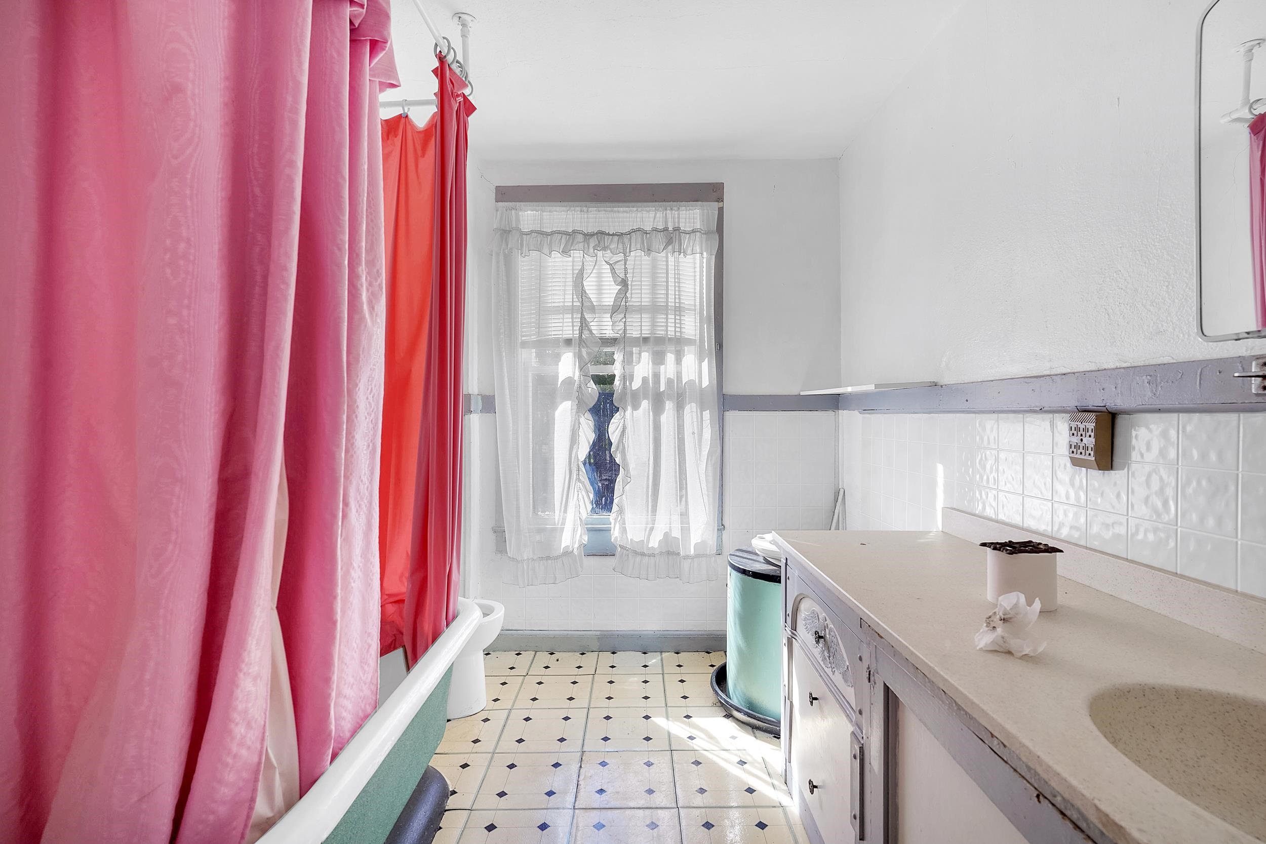 Image 35 of 41 For 134 Washington St