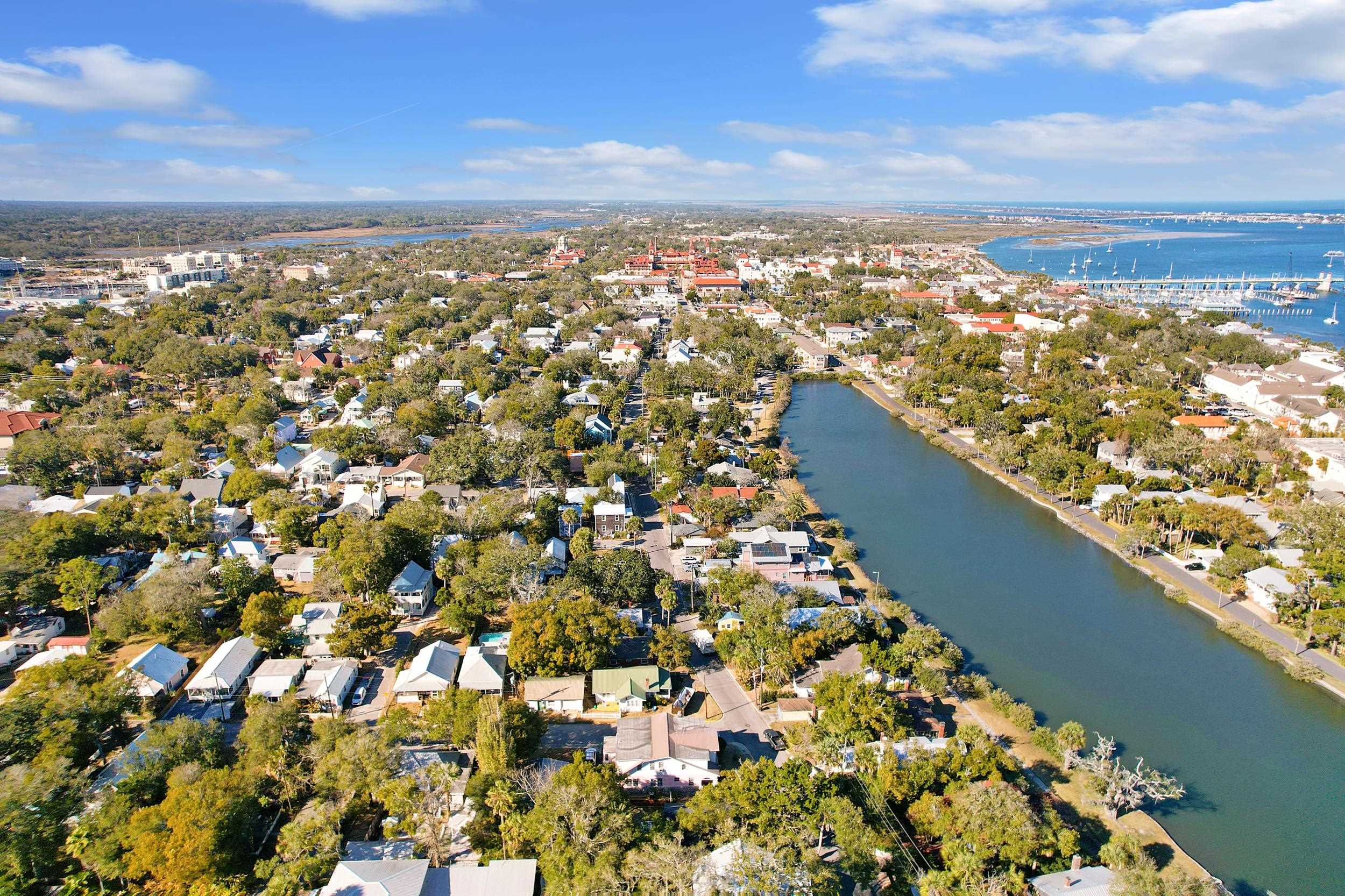 Image 4 of 41 For 134 Washington St