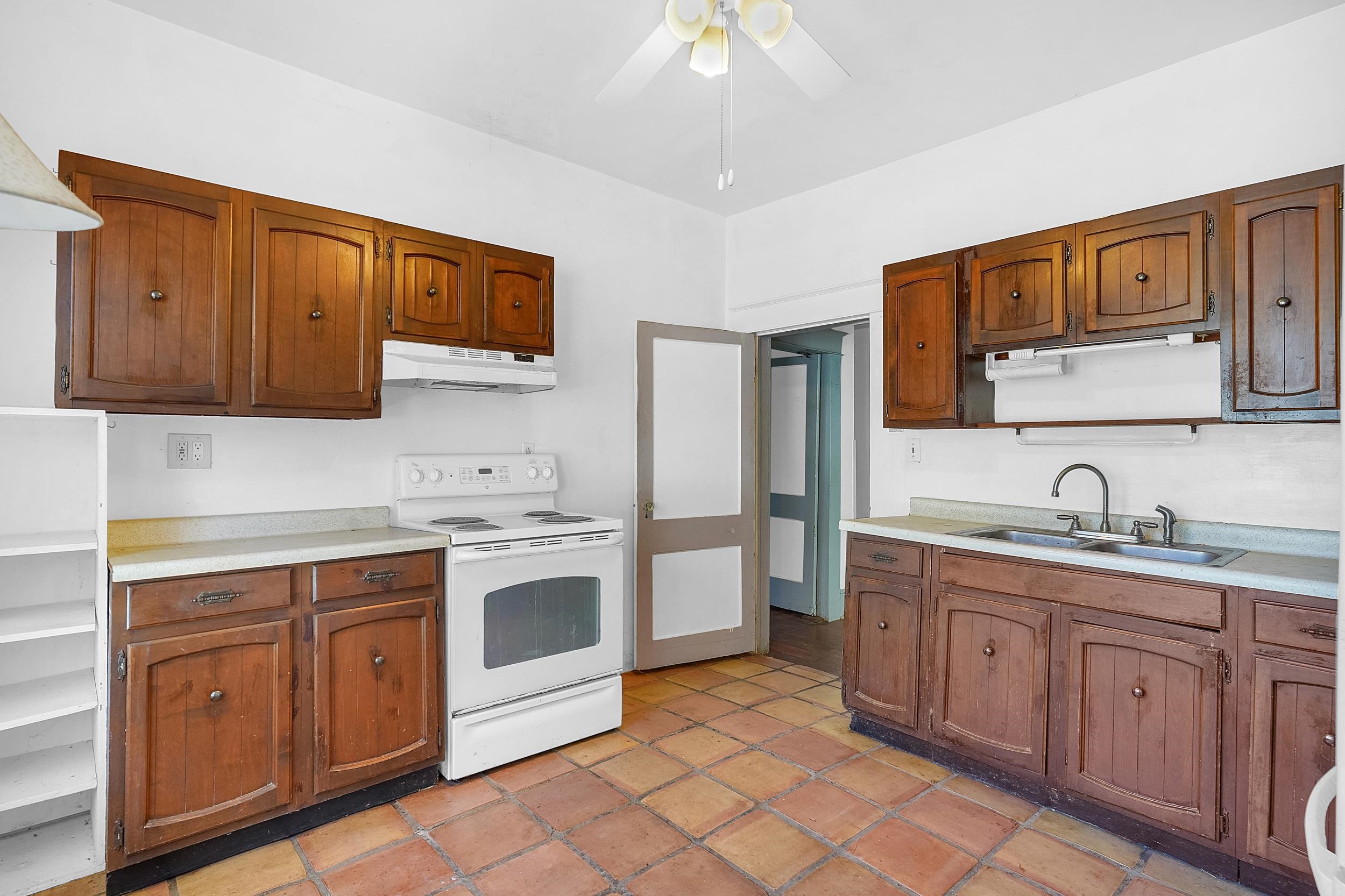 Image 6 of 41 For 134 Washington St