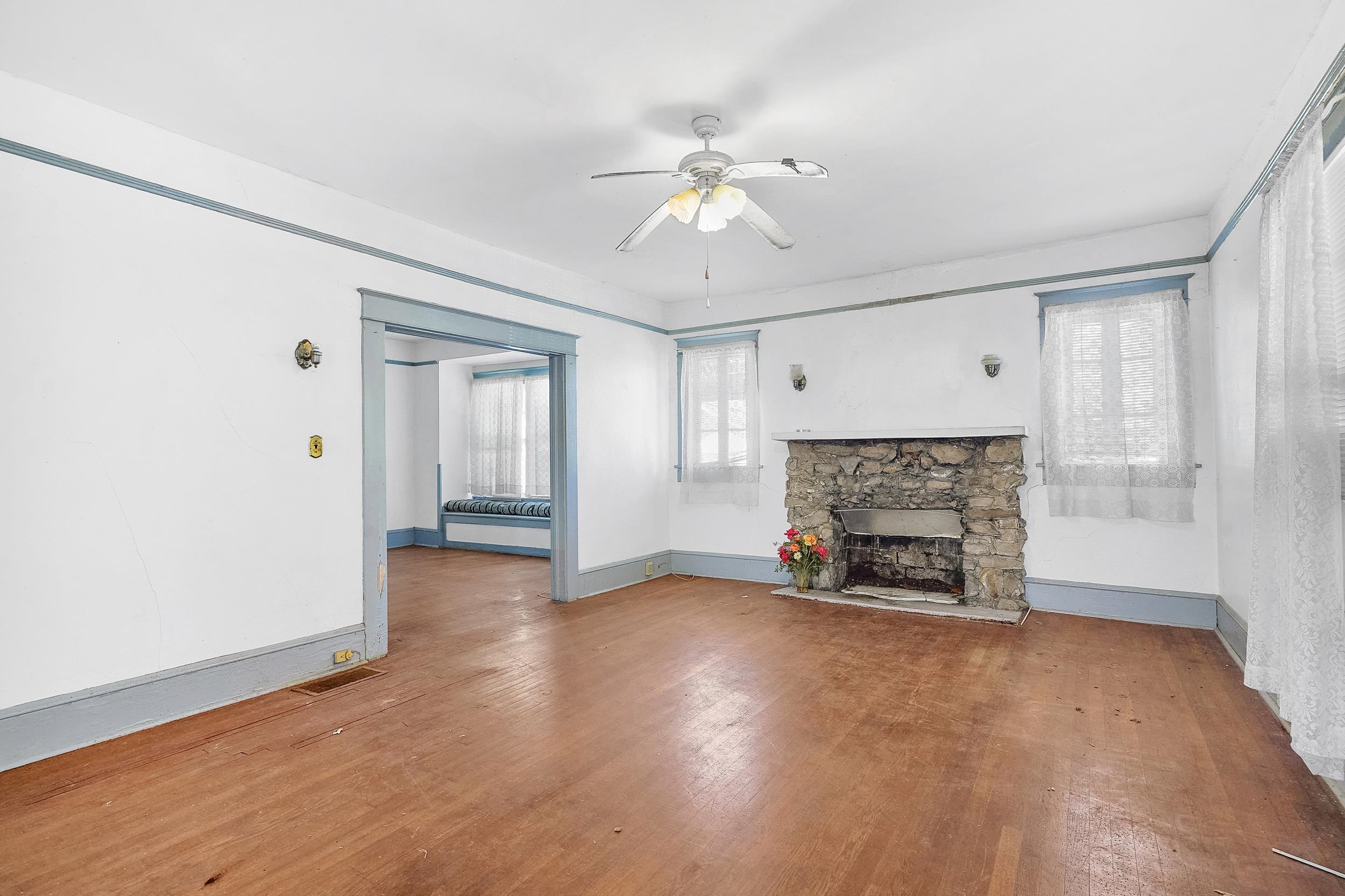 Image 8 of 41 For 134 Washington St