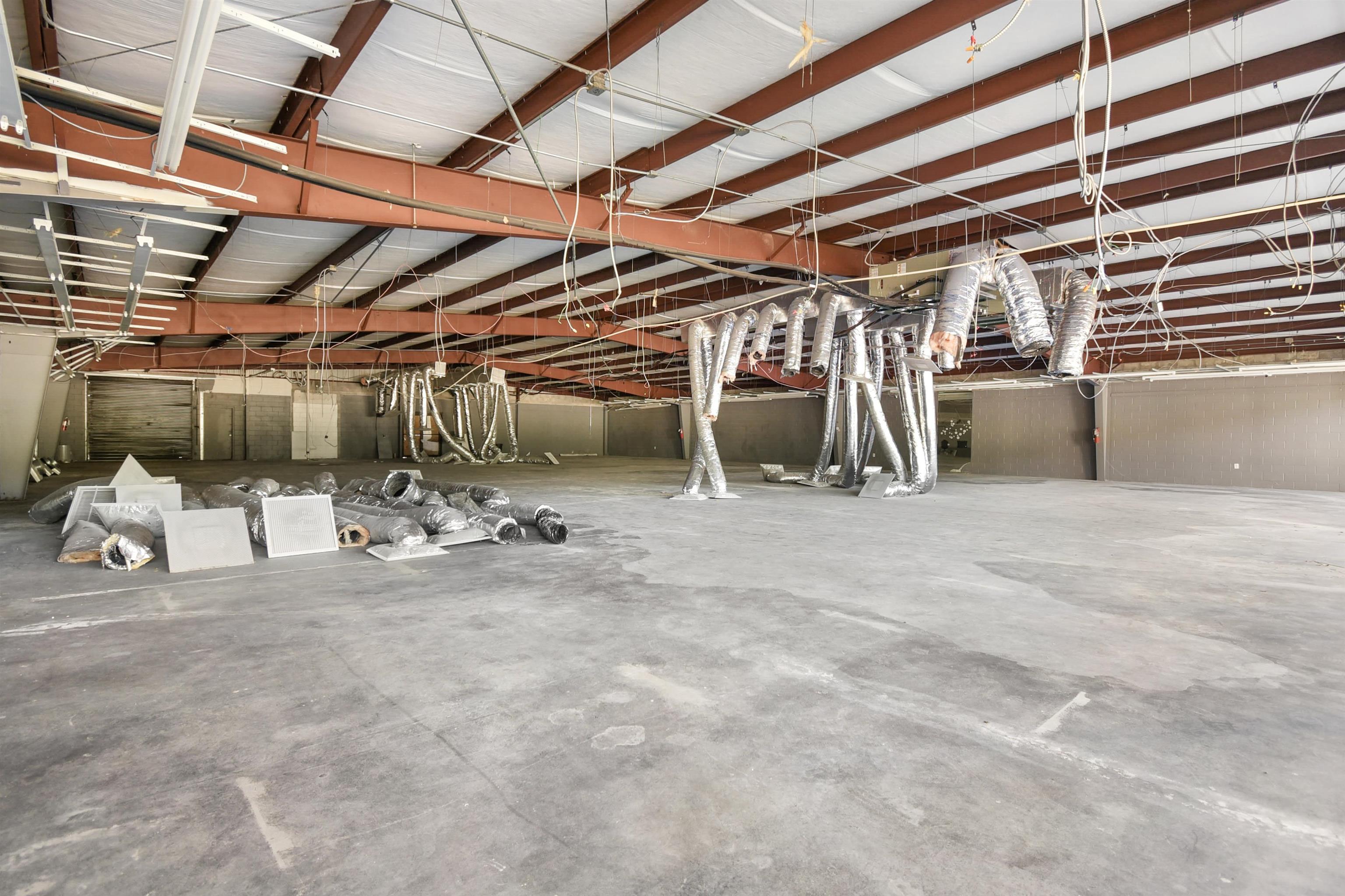 Image 3 of 16 For 5953 Roosevelt Blvd