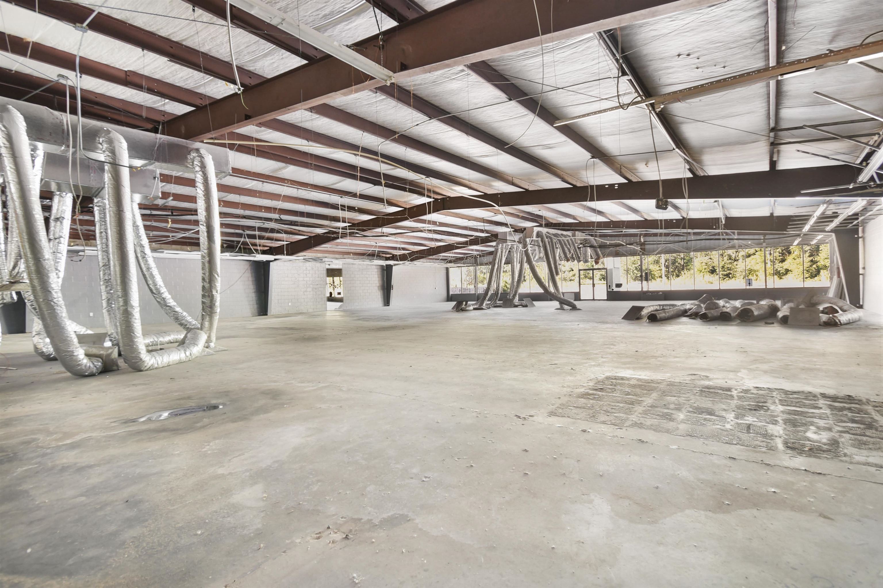 Image 8 of 16 For 5953 Roosevelt Blvd