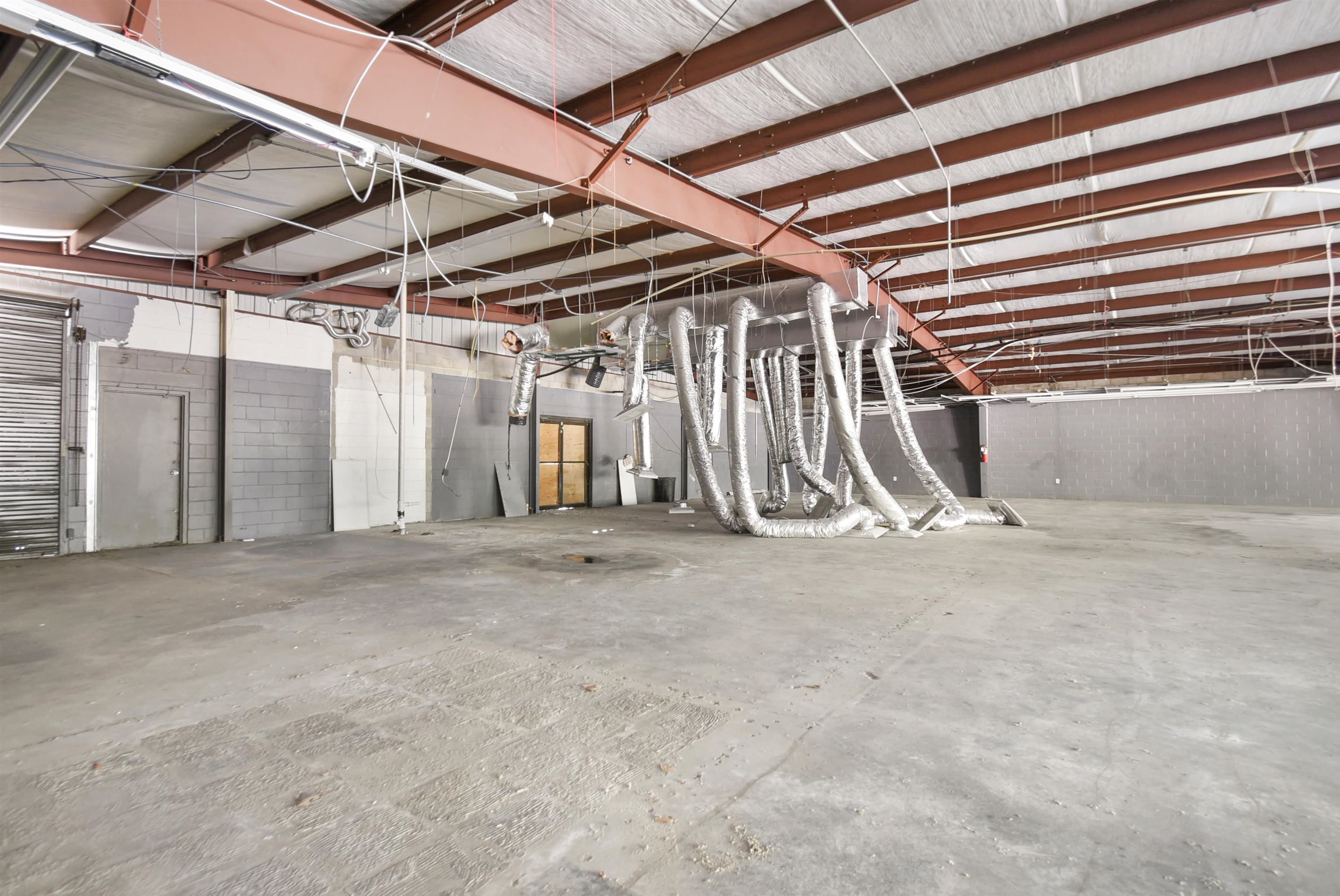 Image 9 of 16 For 5953 Roosevelt Blvd