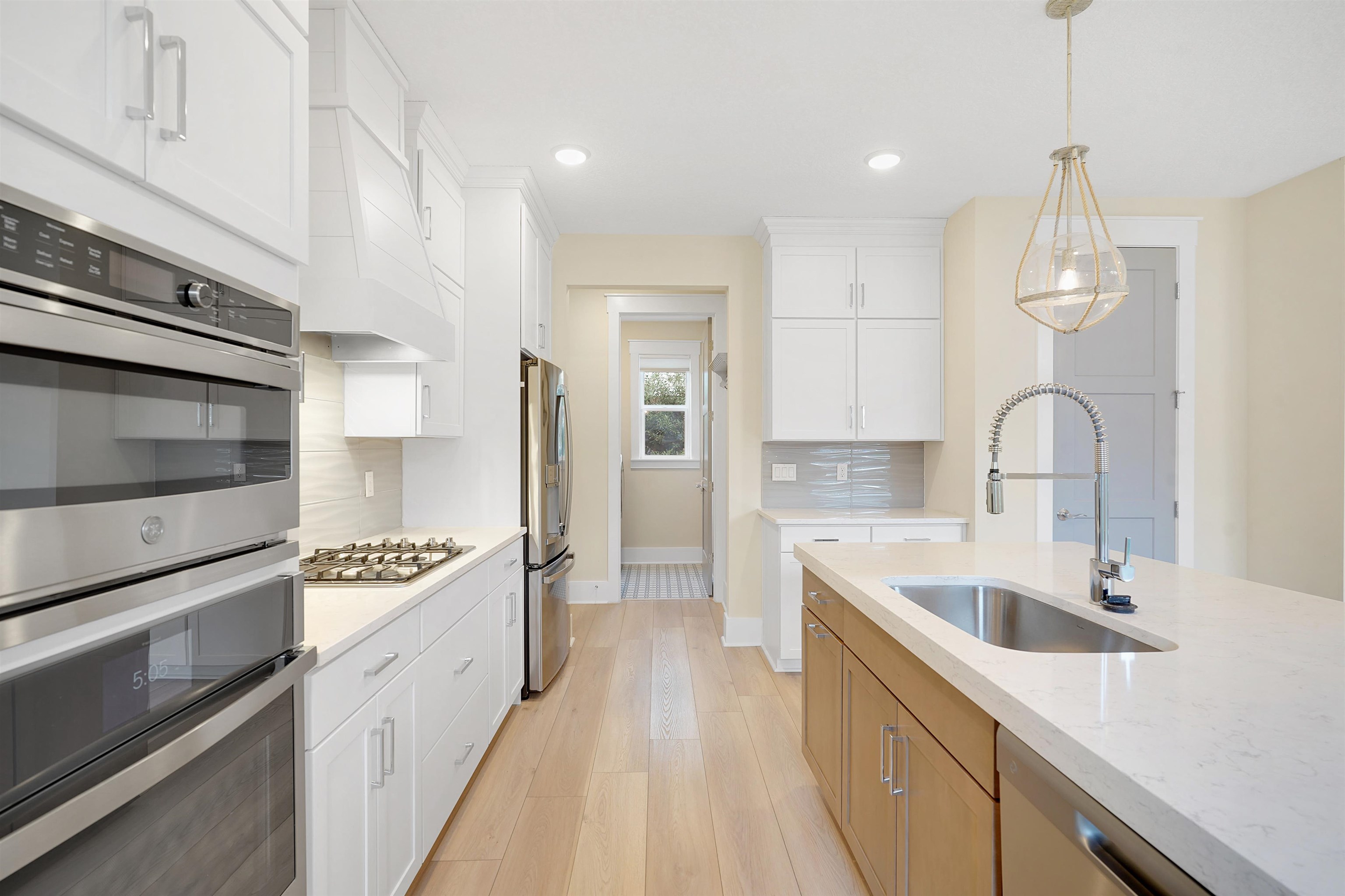 Image 13 of 57 For 46 Settlers Landing Dr