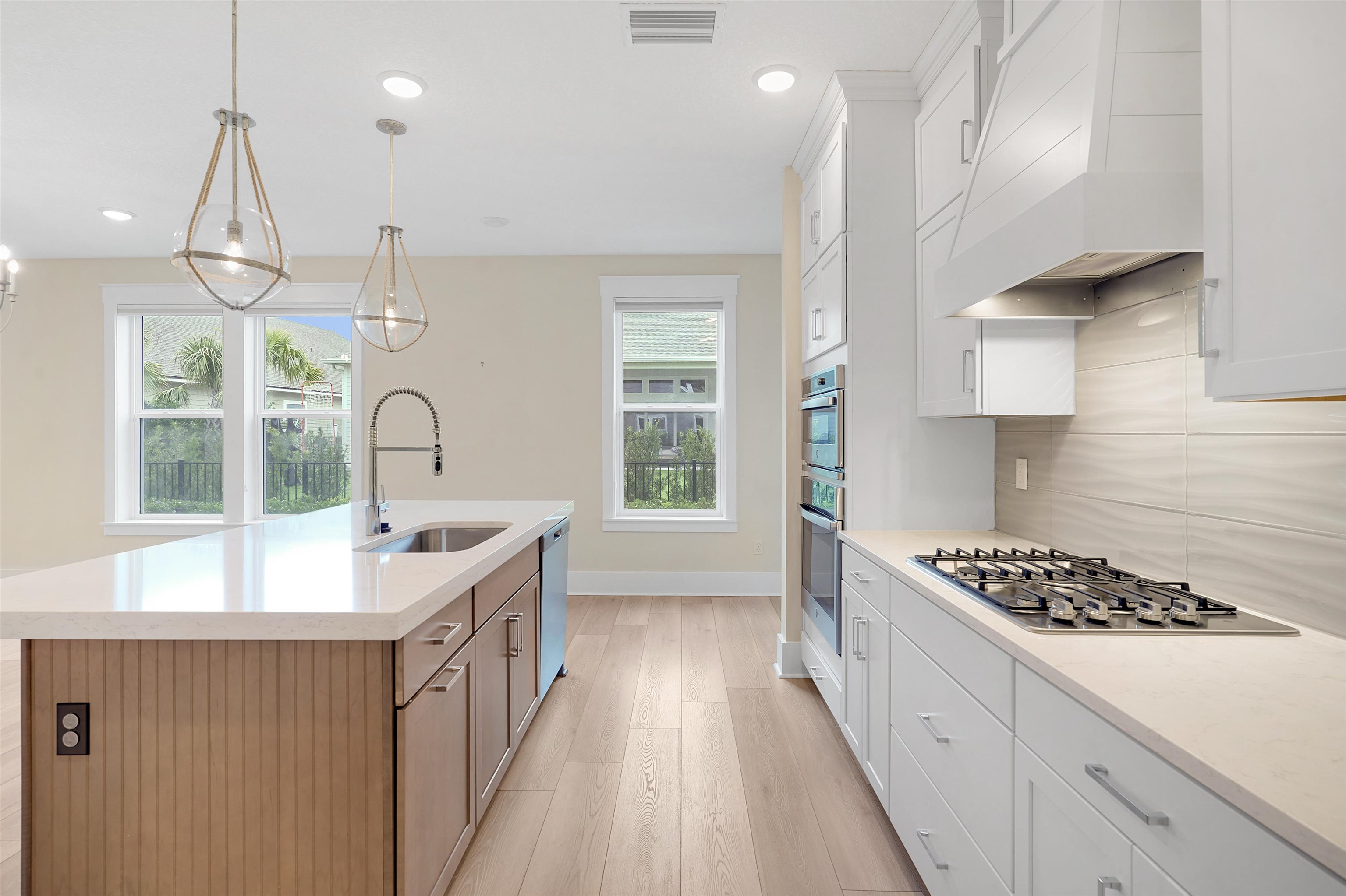 Image 14 of 57 For 46 Settlers Landing Dr