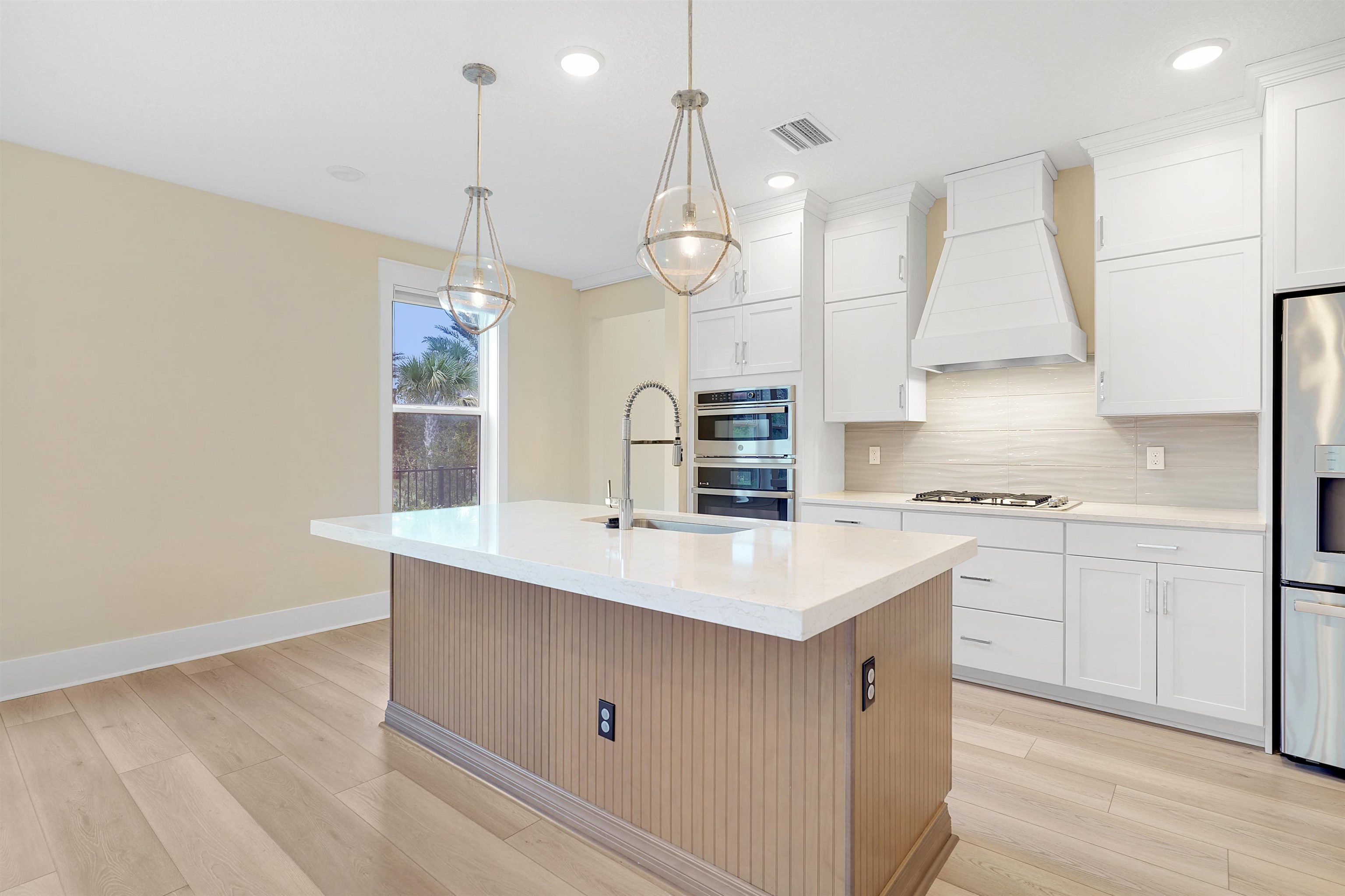 Image 15 of 57 For 46 Settlers Landing Dr