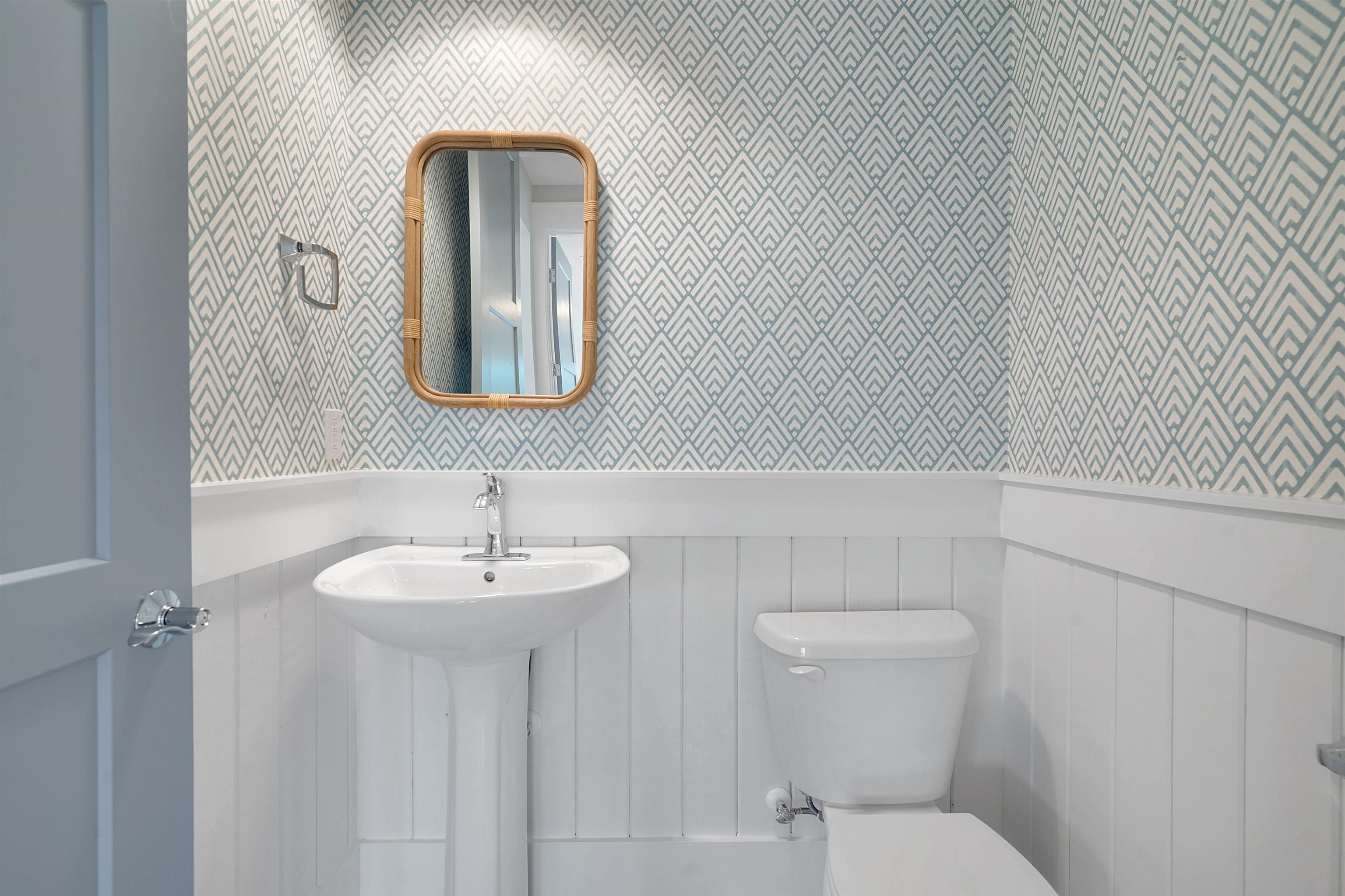 Image 17 of 57 For 46 Settlers Landing Dr